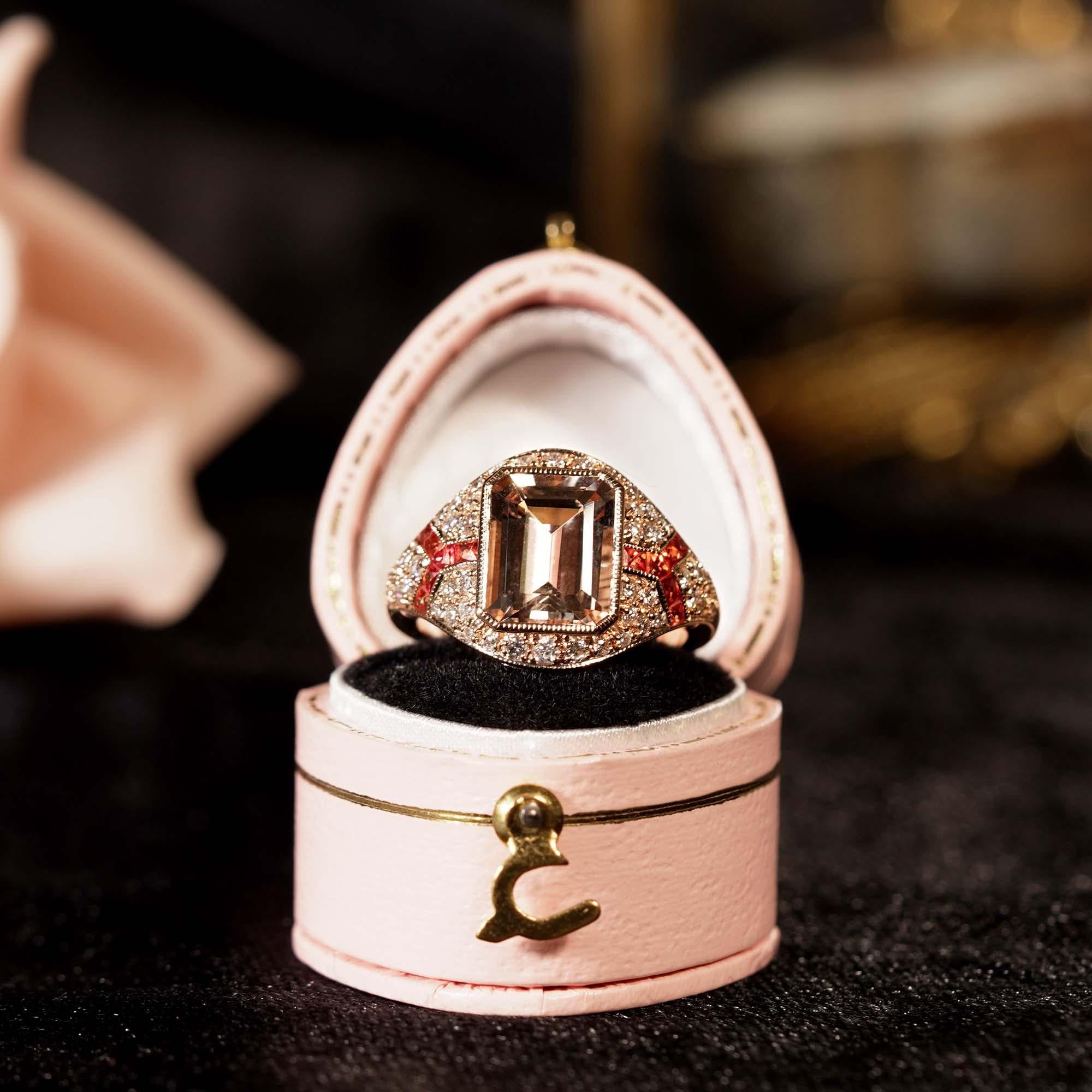 Bague rose Morgane rose à taille rectangulaire, saphir orange, diamant, style Art Déco Unisexe en vente
