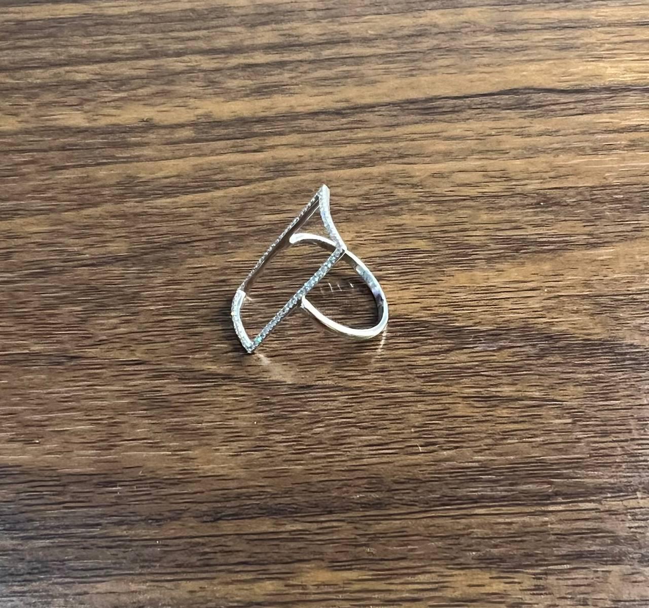 Rechteckiger geometrischer Statement-Ring aus 14 Karat Weißgold mit Diamanten und Perimeter (Zeitgenössisch) im Angebot