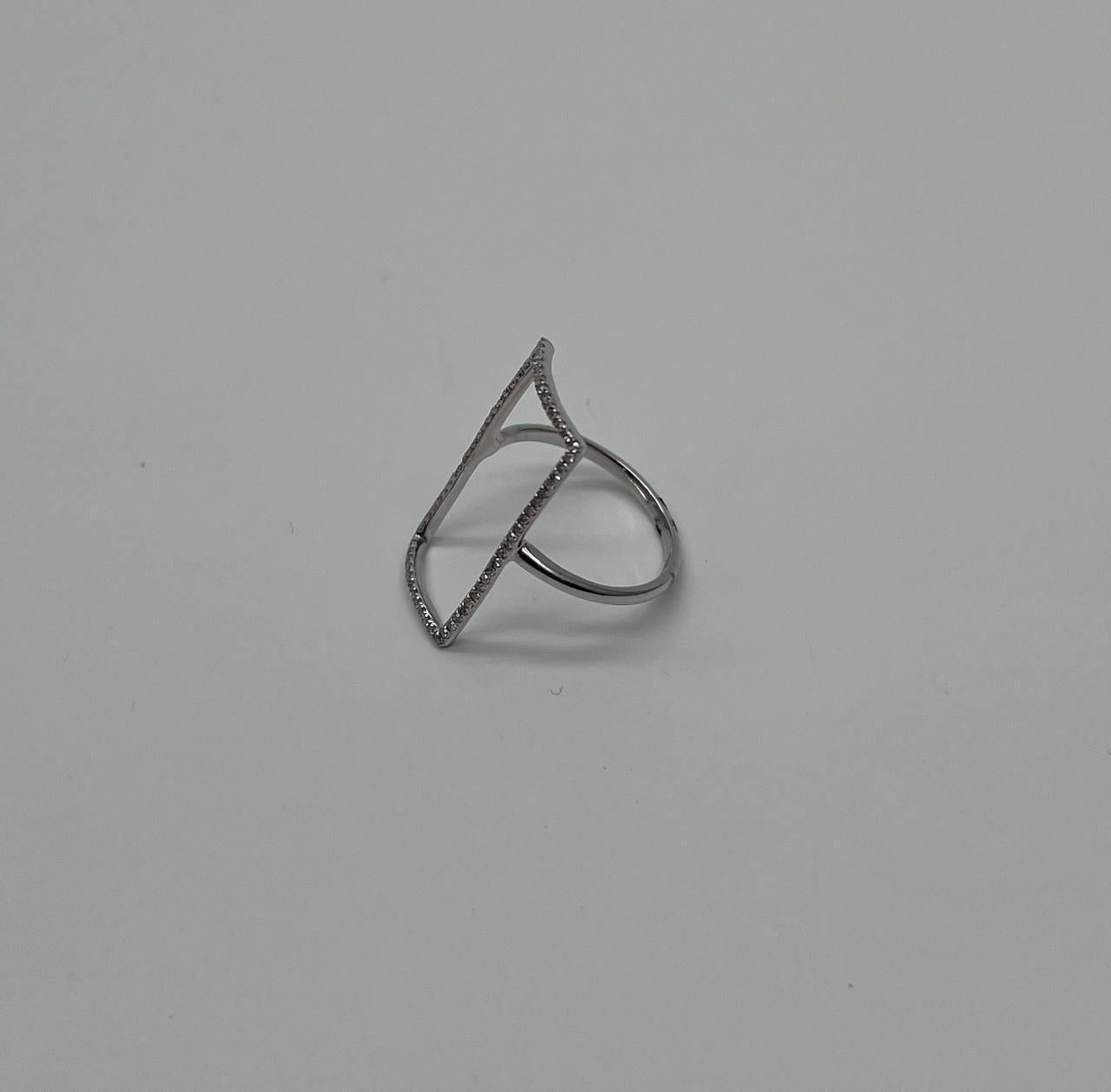 Rechteckiger geometrischer Statement-Ring aus 14 Karat Weißgold mit Diamanten und Perimeter Damen im Angebot
