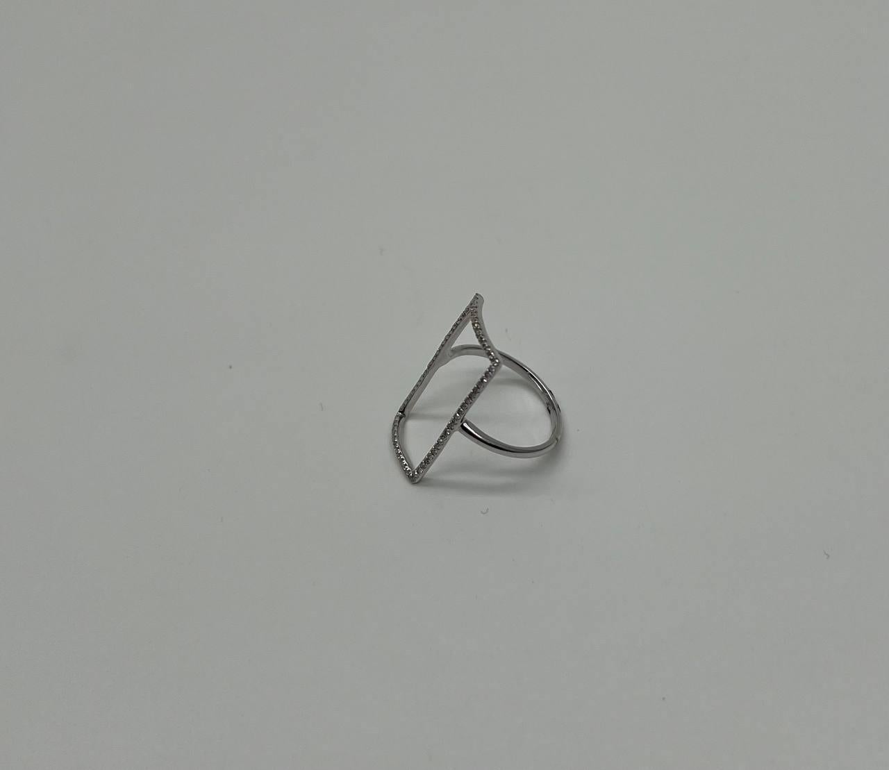 Rechteckiger geometrischer Statement-Ring aus 14 Karat Weißgold mit Diamanten und Perimeter im Angebot 1
