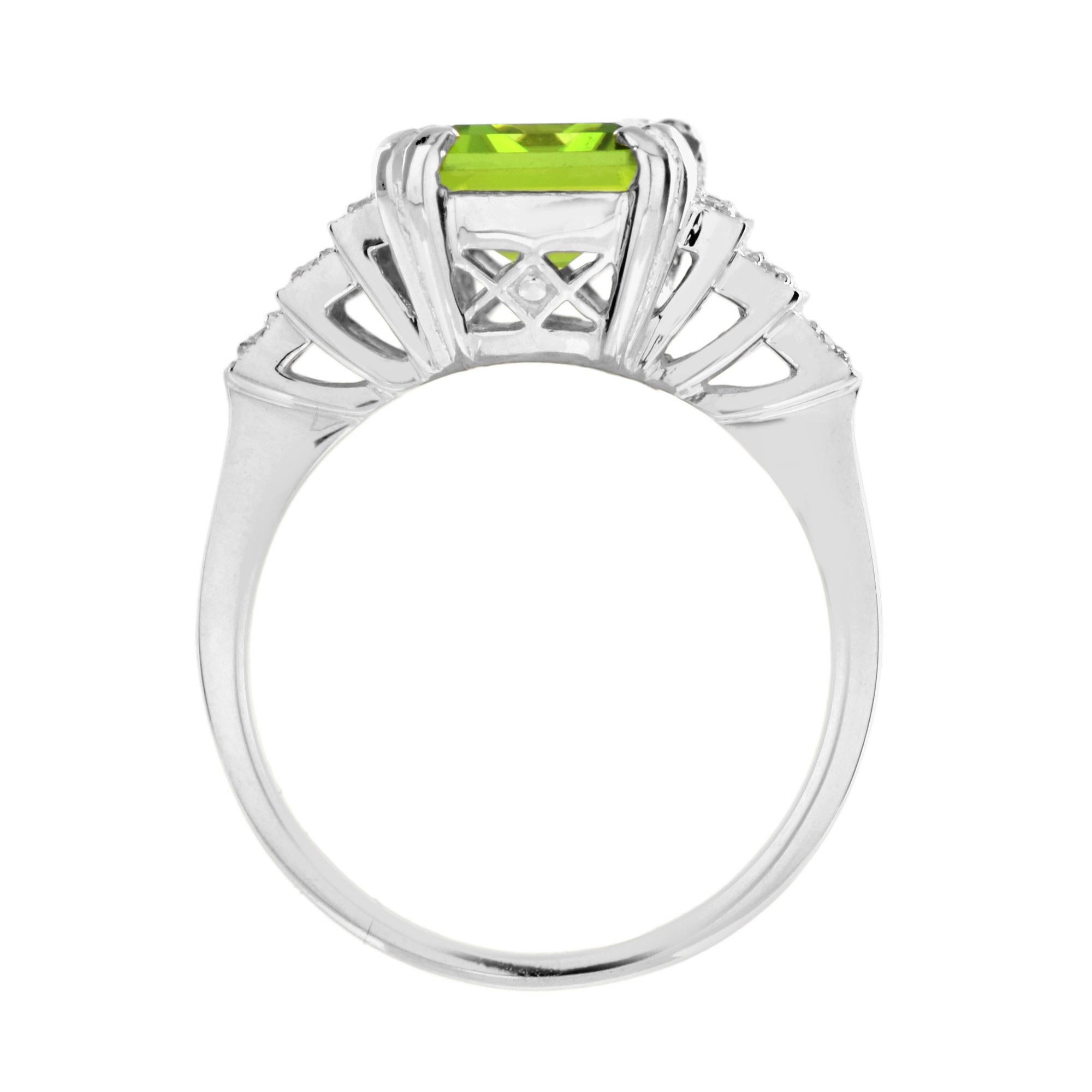 Rectangle Emerald Cut Green Peridot & Steps Diamond Filigree 14K White Gold Ring Art Decó en venta