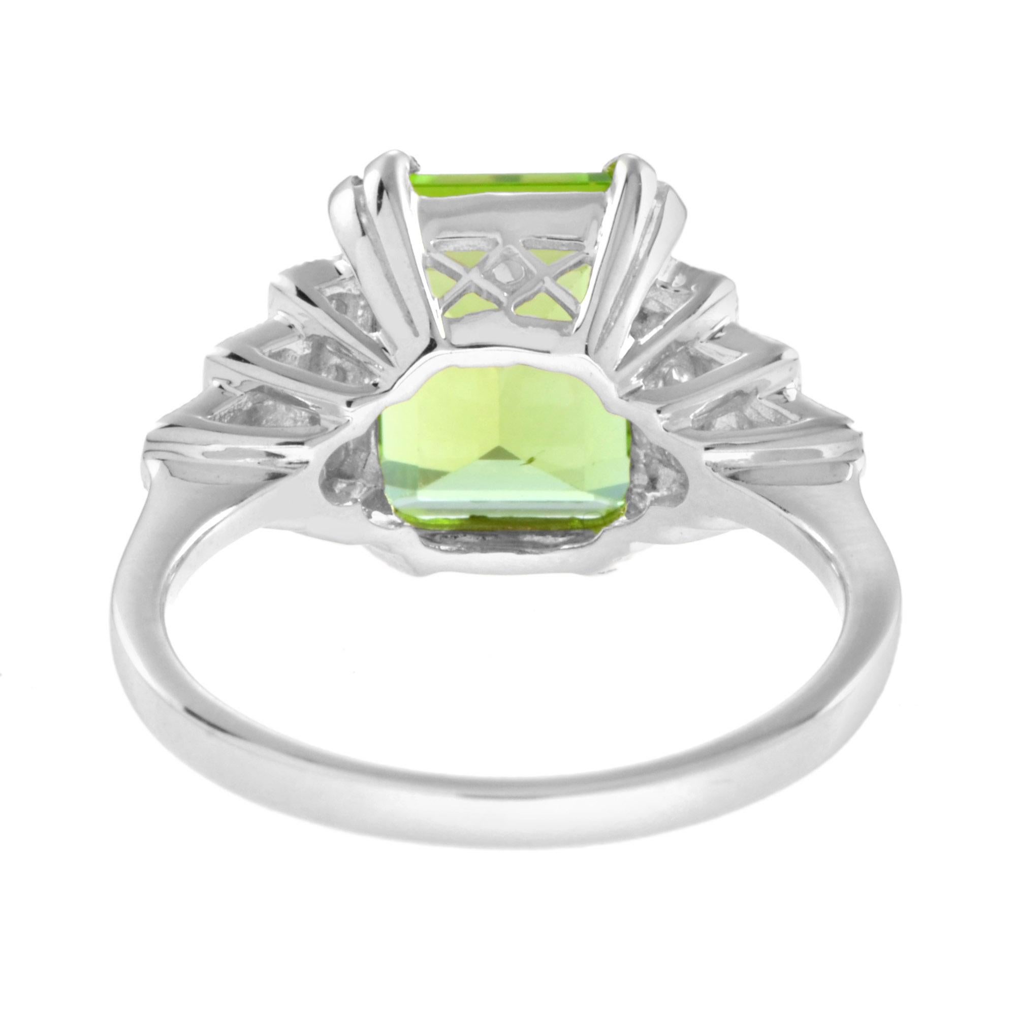 Rectangle Emerald Cut Green Peridot & Steps Diamond Filigree 14K White Gold Ring Corte esmeralda en venta