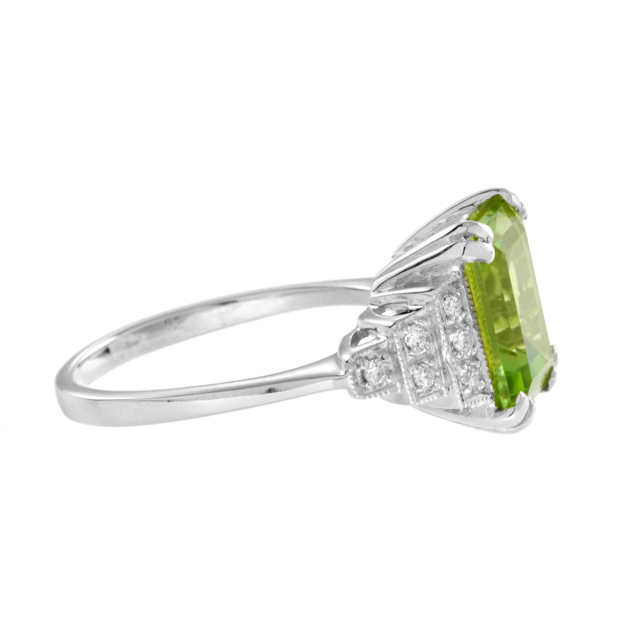 Rectangle Emerald Cut Green Peridot & Steps Diamond Filigree 14K White Gold Ring en Nuevo estado para la venta en Oakton, VA