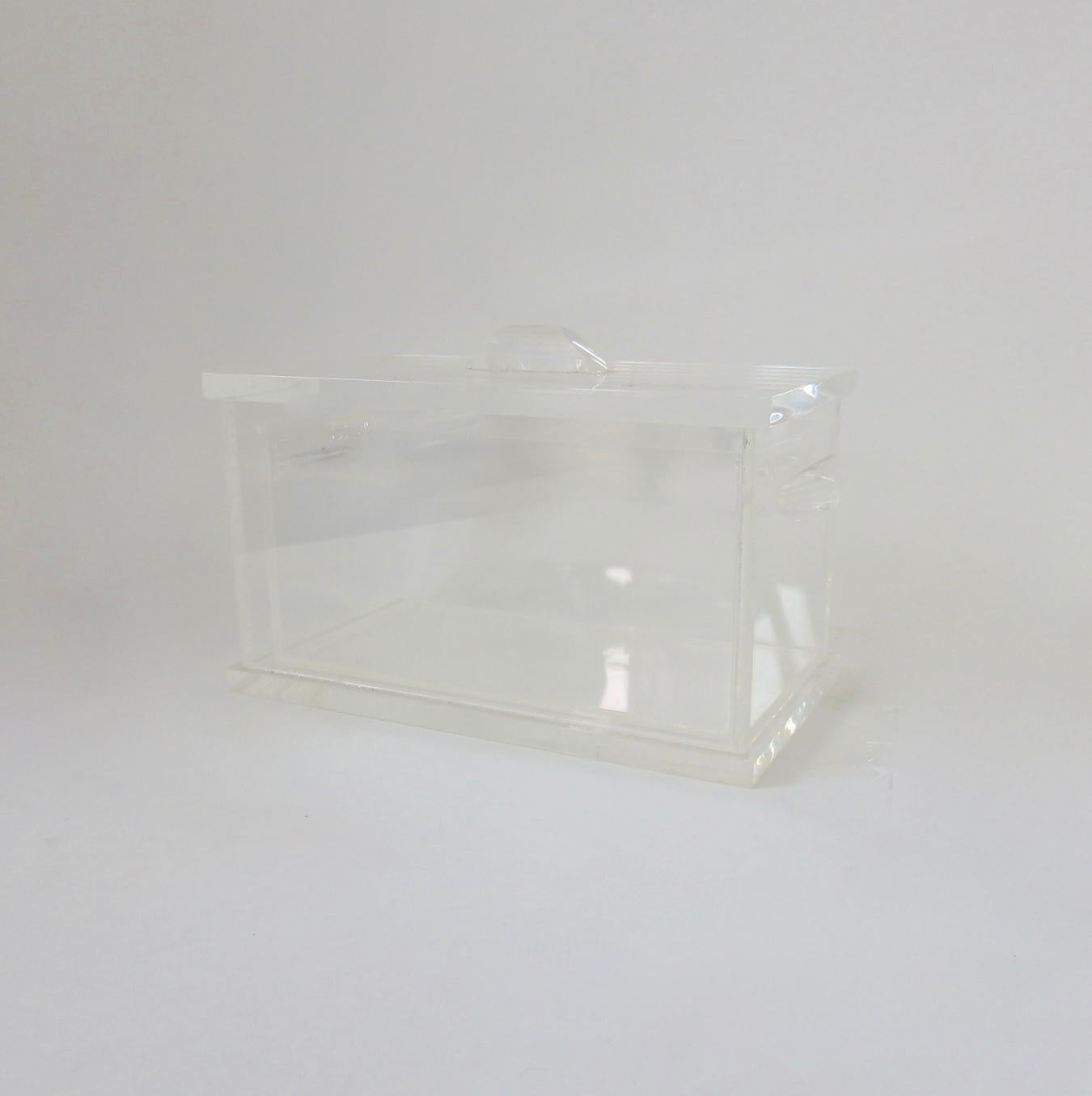 Rectangle form Lidded Lucite Ice Bucket In Good Condition In Ferndale, MI