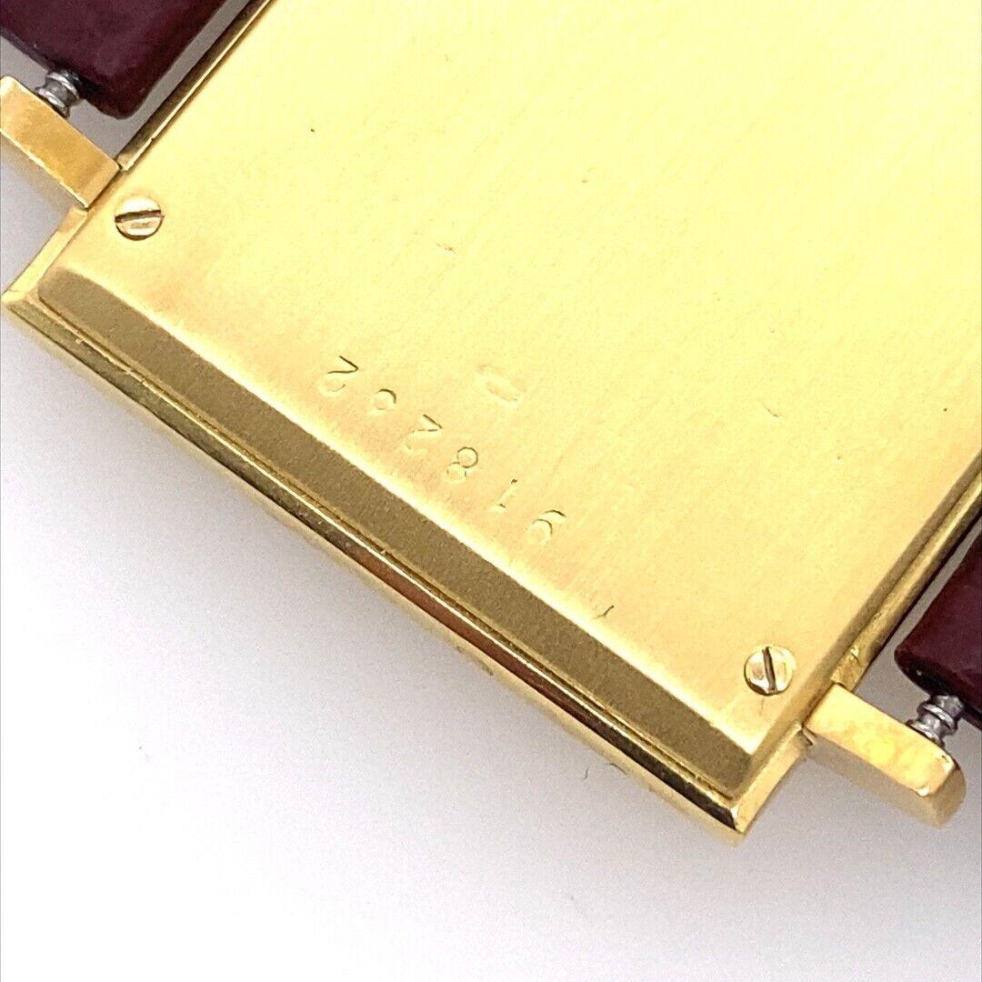 18ct Gold Rechteck Herren Vintage Jaeger-Le Coultre Uhr, Nr:918232

Dies ist eine mechanische Uhr von Jaeger-Le Coultre mit Automatikwerk. Das Gehäuse ist aus 18 Karat Gelbgold Nr:918232 Vollständig gewartet und in voll funktionsfähigem