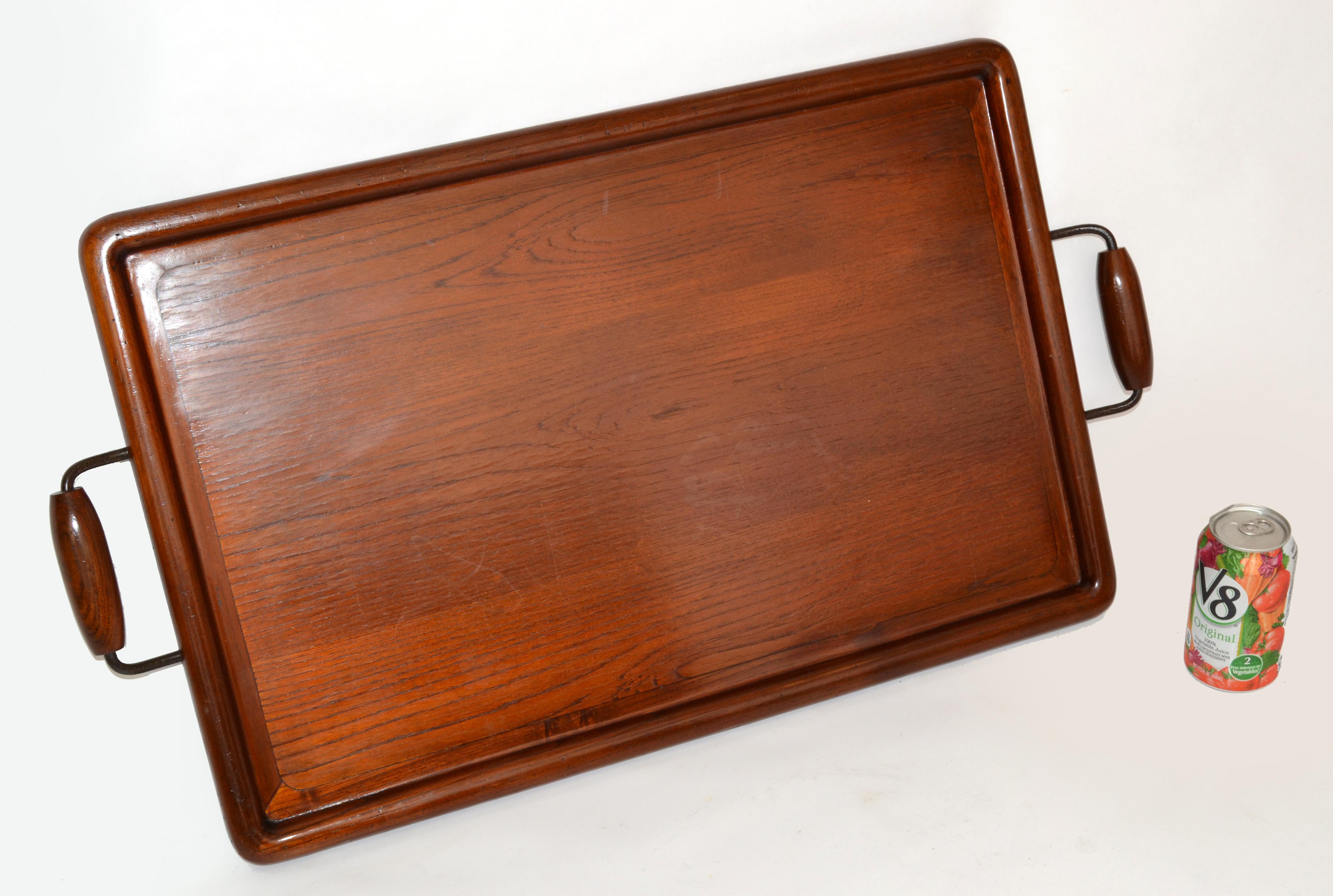 Rectangle Huge American Footed Oak Serving Tray Mid-Century Modern Round Handles In Good Condition For Sale In Miami, FL