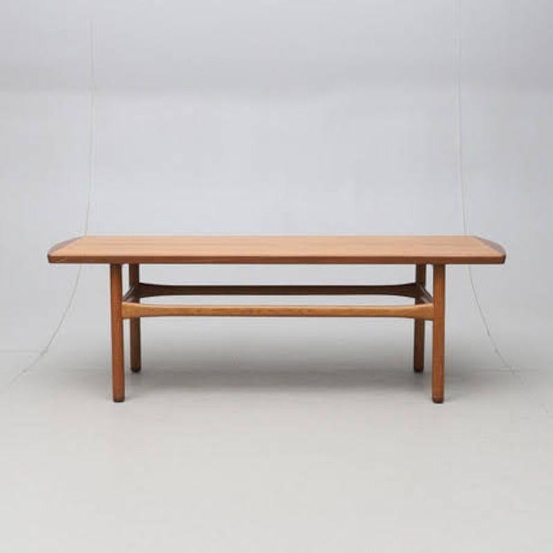 This rectangle teak coffee table with slightly rounded shape on either end, epitome of mid century Swedish furniture design. Gorgeous wood grain and artfully styled base, its sturdy and in wonderful vintage condition.
 
H 22