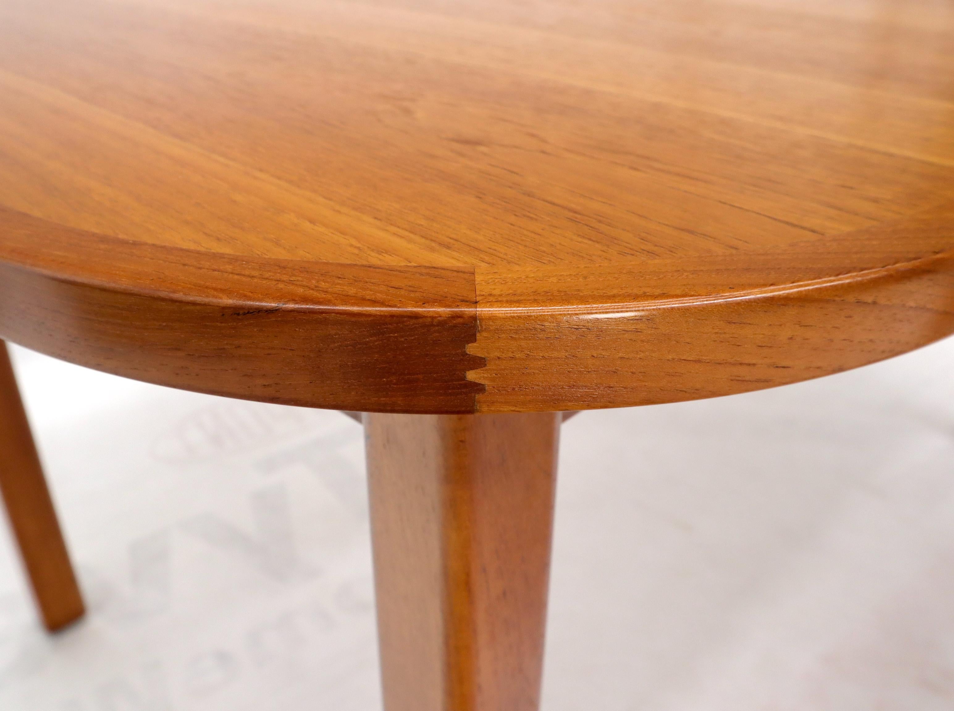 Rectangle Round Corners Teak Midcentury Danish Modern Dining Table Pop Up Leaf In Good Condition For Sale In Rockaway, NJ