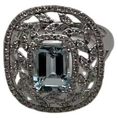 Rechteckige Form Blauer Aquamarin & Diamant Halo Pave Set Blatt 14K Weißgold Ring