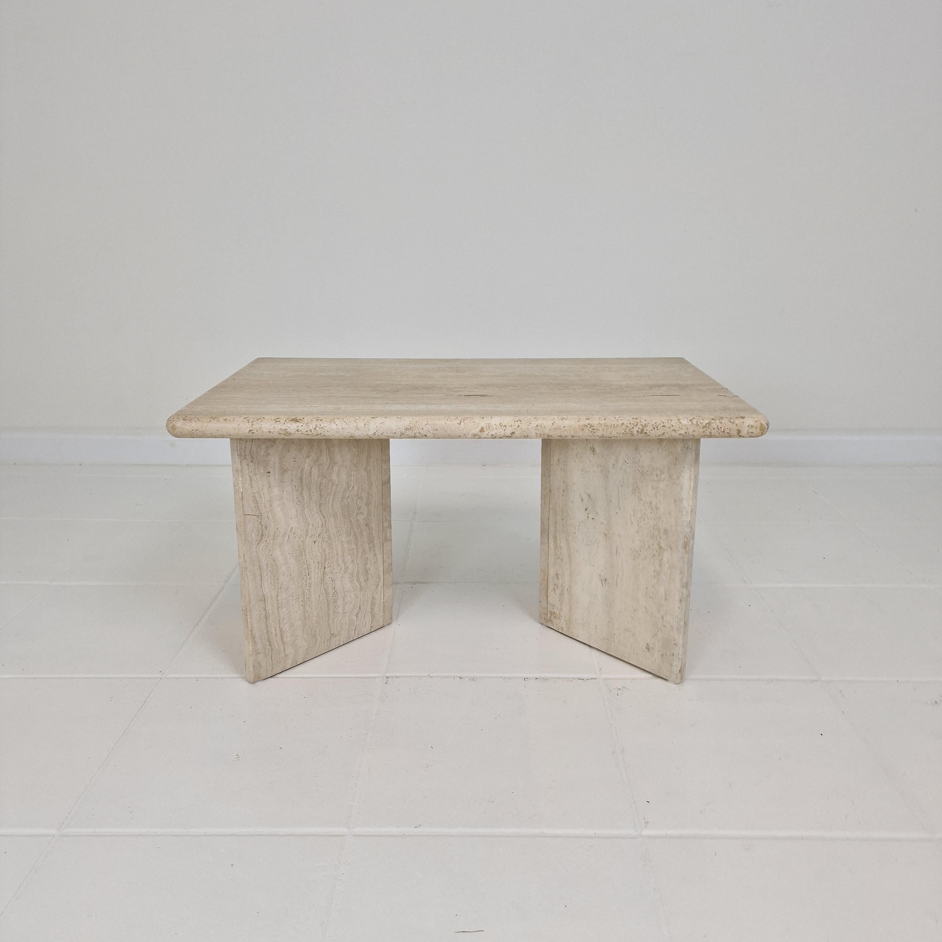 Very nice rectangle Italian coffee or side table, fabricated in the 1980s.

It is handcrafted out of very beautiful travertine.
The plate has a round brim, a very nice accent.
The backside does not have a round brim, the table is made for against a