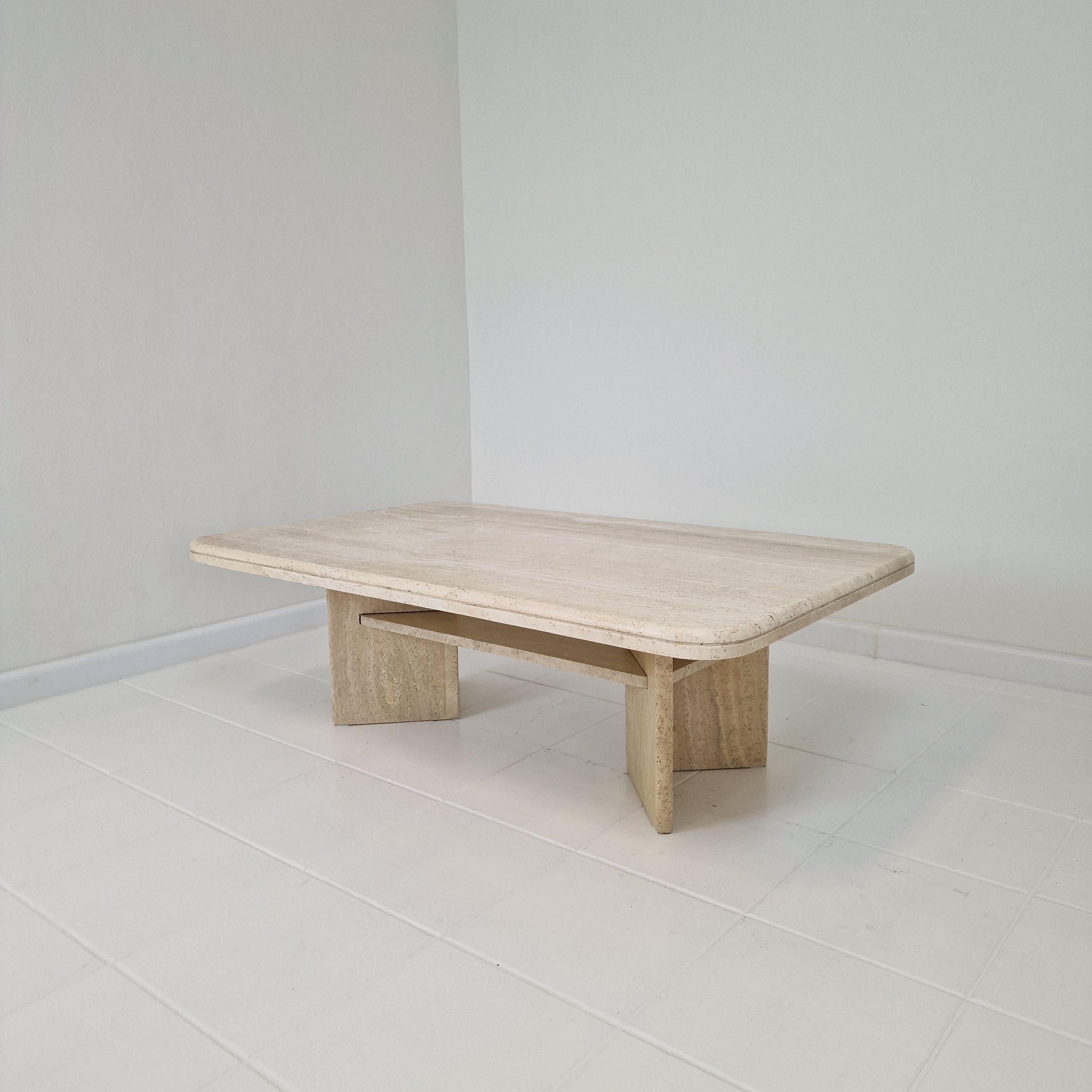 Mid-Century Modern Table basse ou d'appoint rectangulaire en travertin, Italie années 1980 en vente