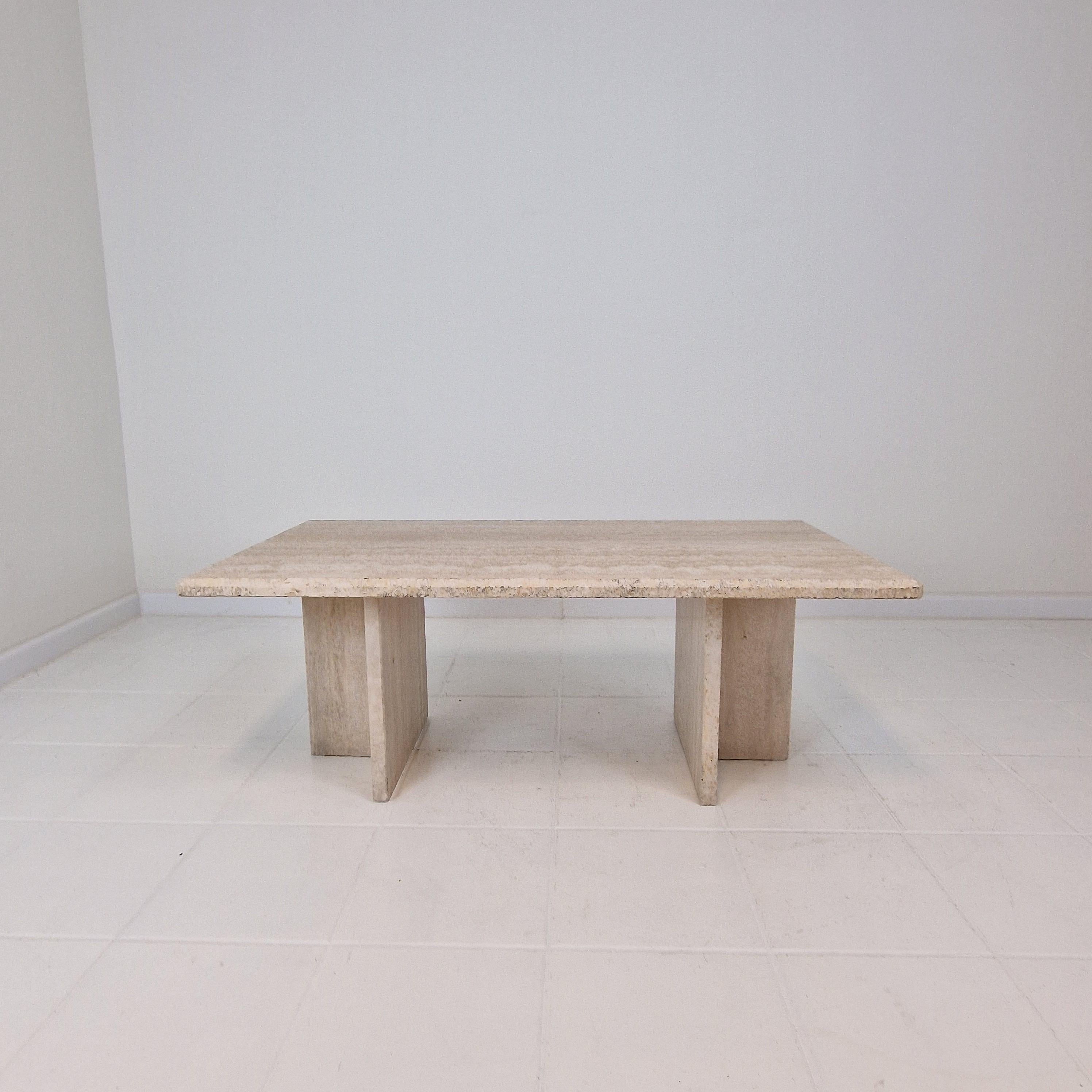 Mid-Century Modern Table basse ou d'appoint rectangulaire en travertin, Italie années 1980 en vente