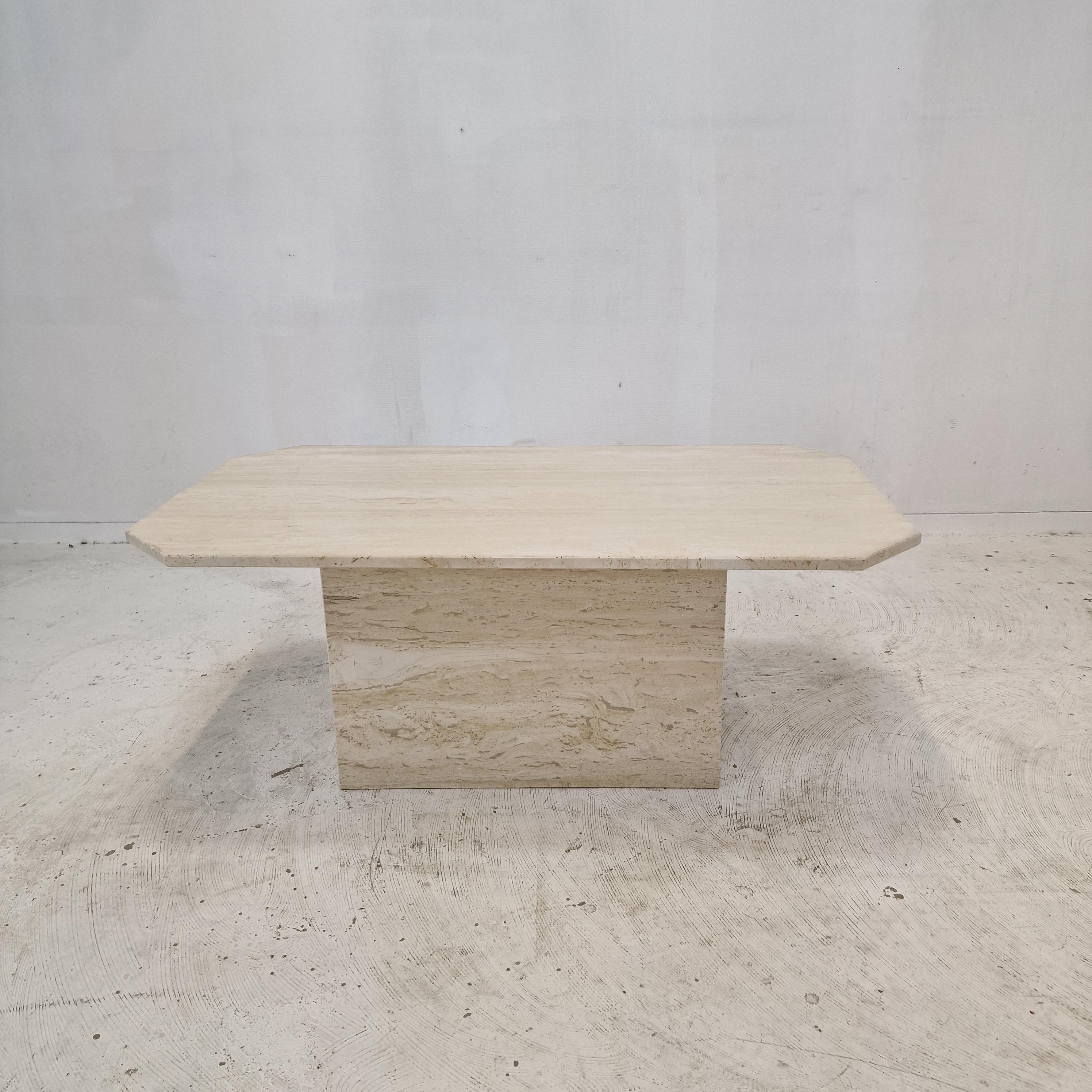 italien Table basse ou d'appoint rectangulaire en travertin, Italie, années 1980 en vente