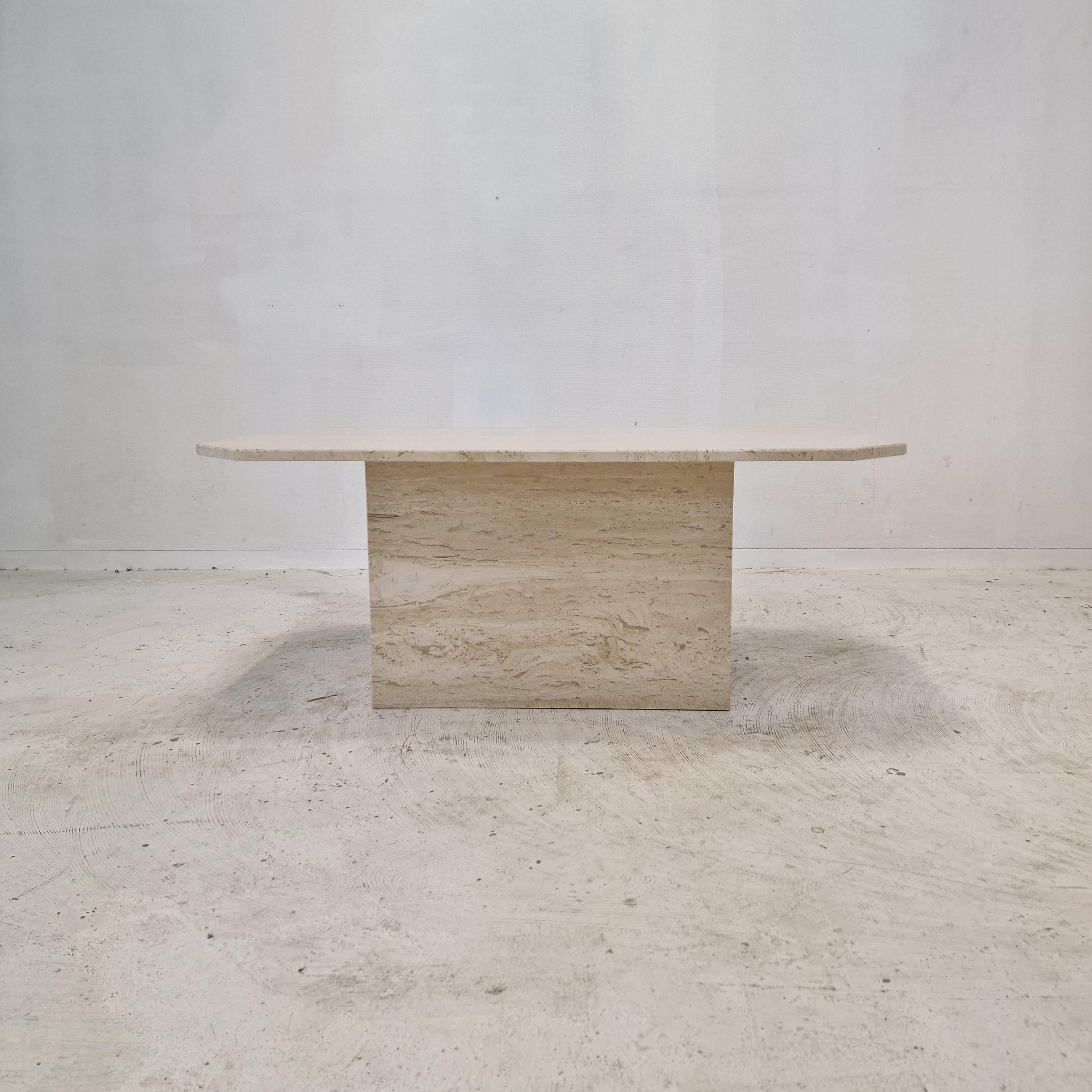 Table basse ou d'appoint rectangulaire en travertin, Italie, années 1980 Bon état - En vente à Oud Beijerland, NL