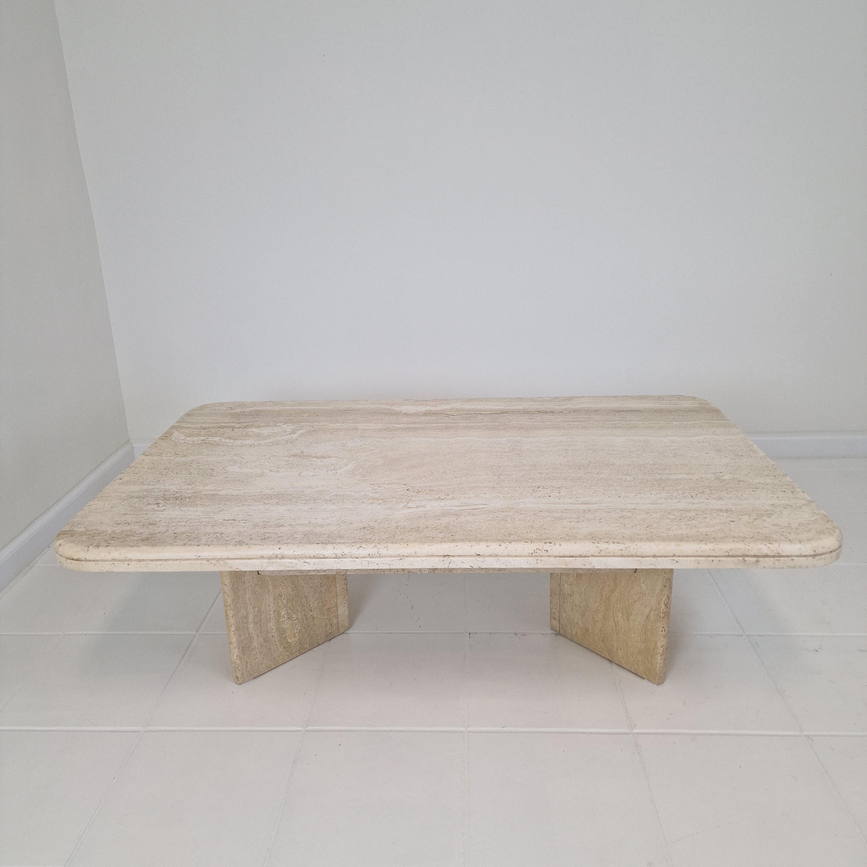 Table basse ou d'appoint rectangulaire en travertin, Italie années 1980 Bon état - En vente à Oud Beijerland, NL