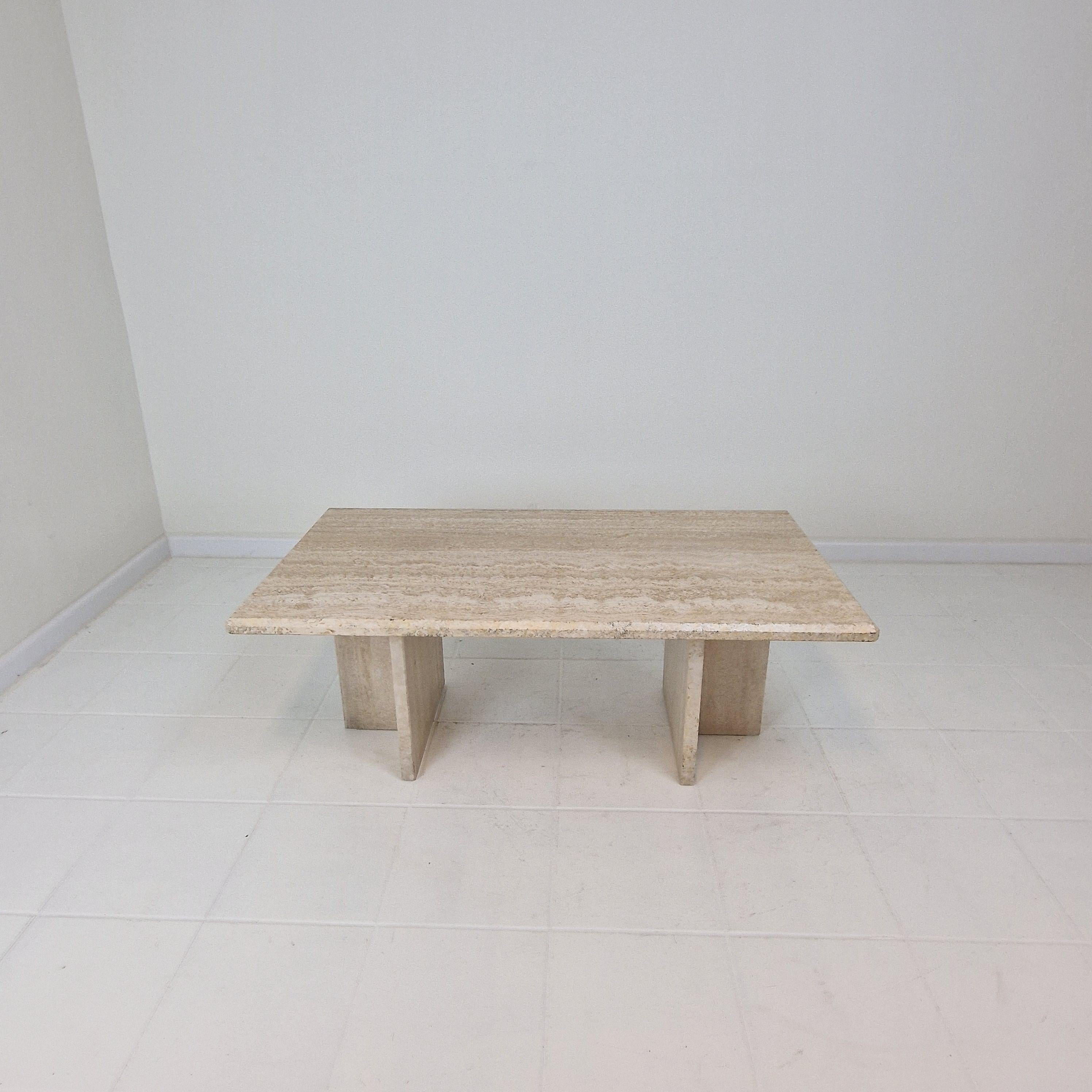 Table basse ou d'appoint rectangulaire en travertin, Italie années 1980 Bon état - En vente à Oud Beijerland, NL