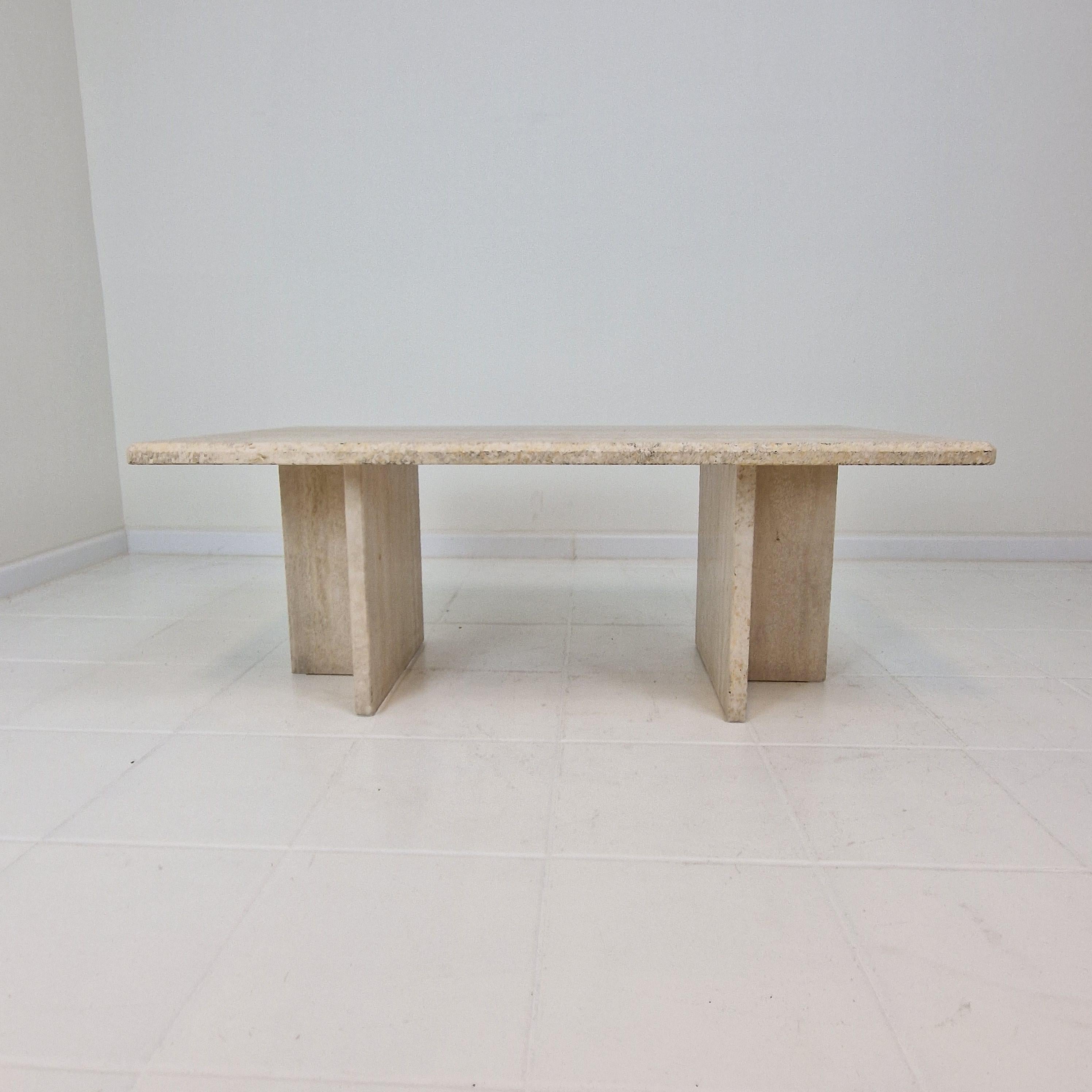 Fin du 20e siècle Table basse ou d'appoint rectangulaire en travertin, Italie années 1980 en vente