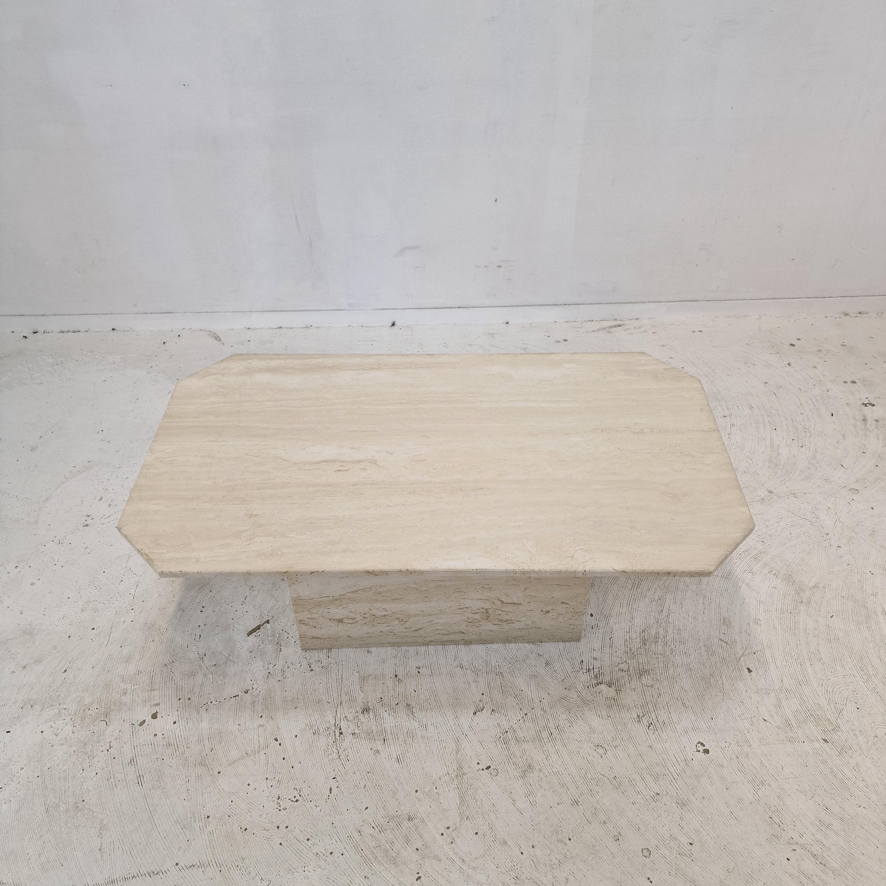 Travertin Table basse ou d'appoint rectangulaire en travertin, Italie, années 1980 en vente