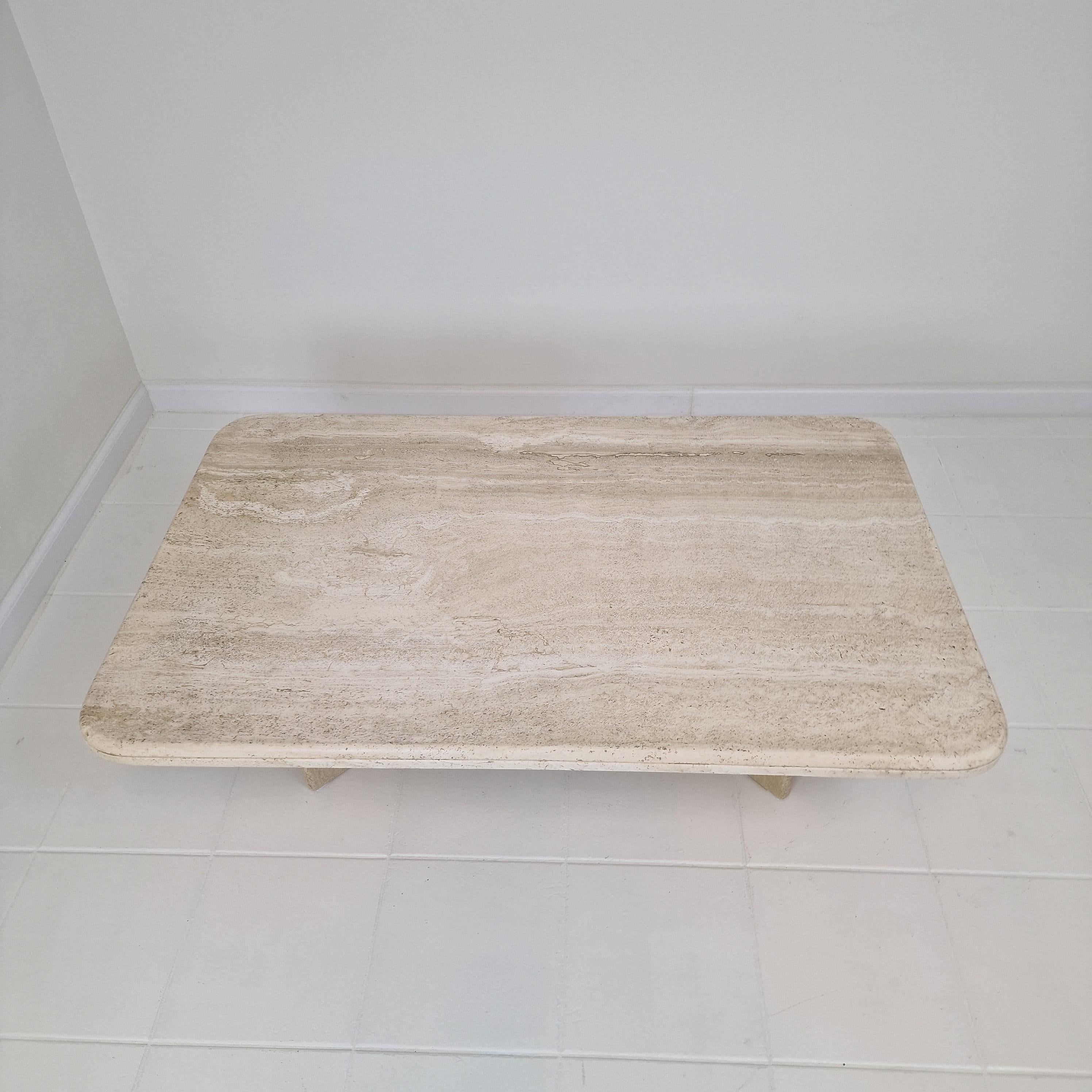 Travertin Table basse ou d'appoint rectangulaire en travertin, Italie années 1980 en vente
