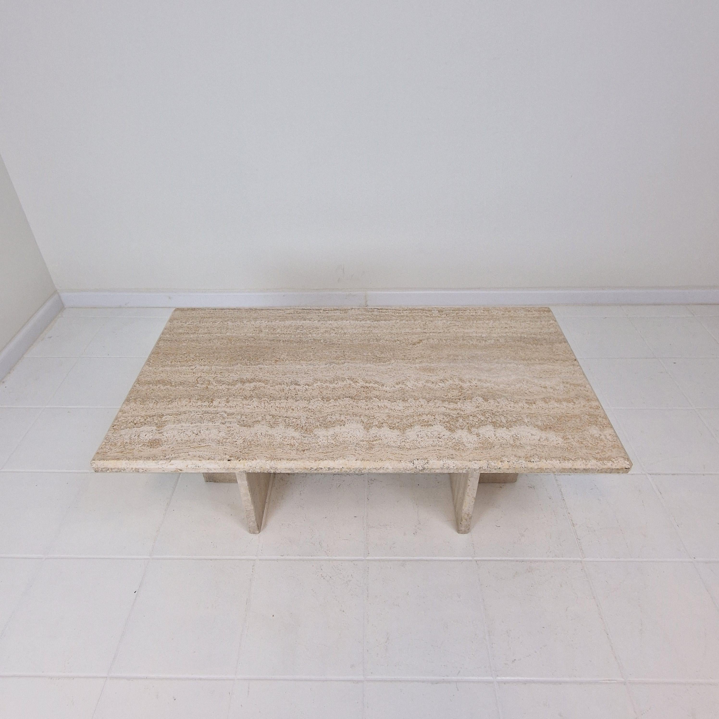 Travertin Table basse ou d'appoint rectangulaire en travertin, Italie années 1980 en vente