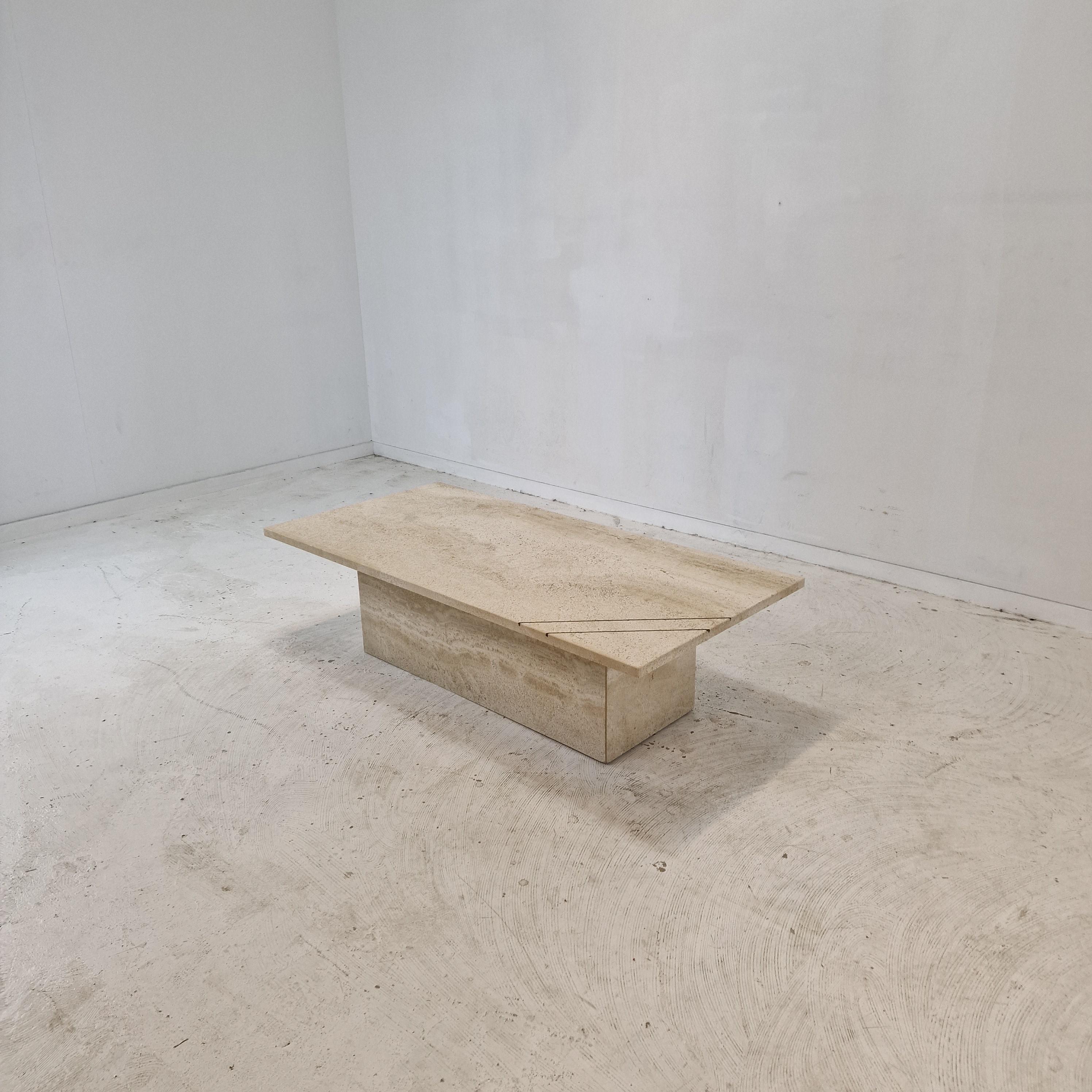 Fin du 20e siècle Table basse ou d'appoint rectangulaire en travertin avec laiton, Italie années 1980 en vente