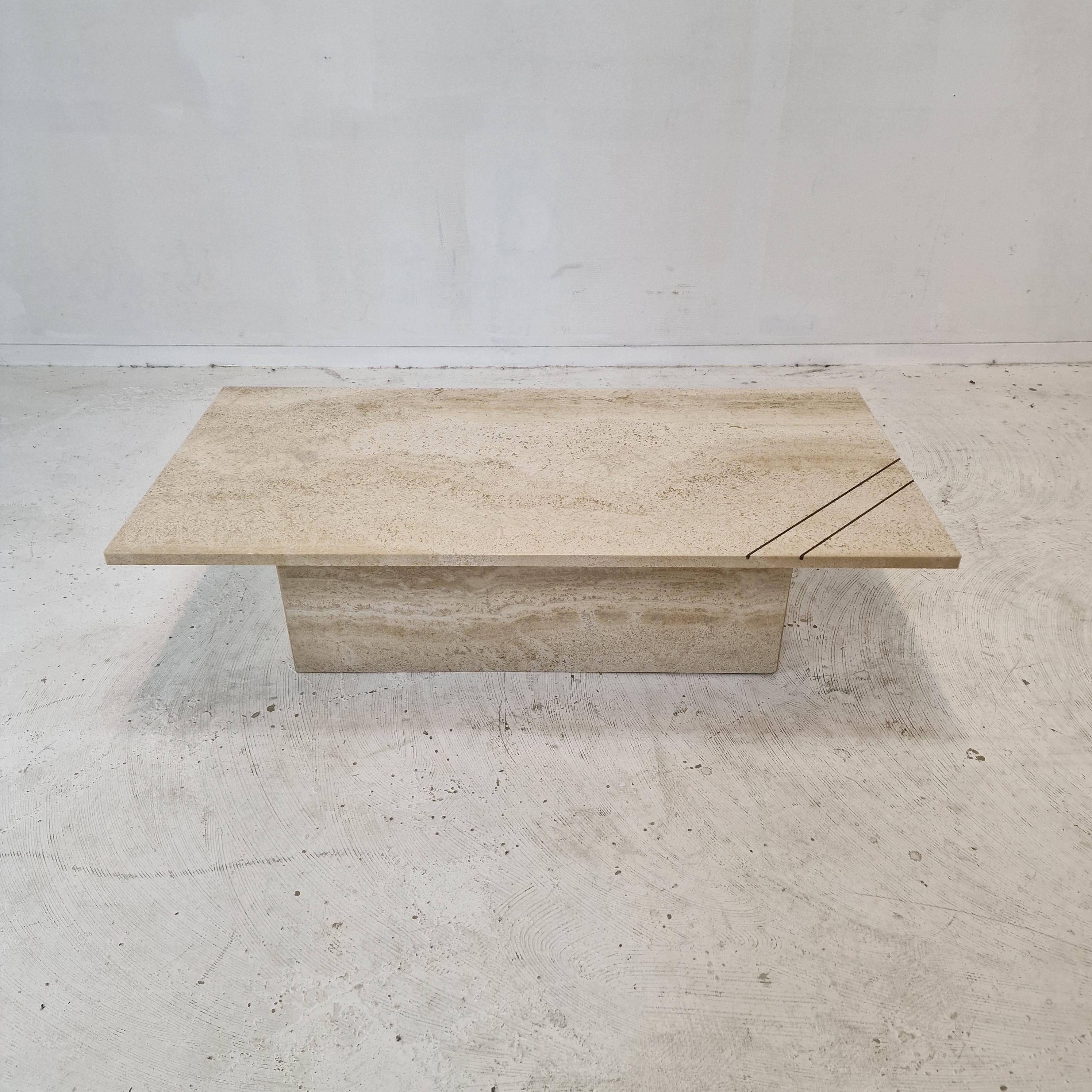Table basse ou d'appoint rectangulaire en travertin avec laiton, Italie années 1980 en vente 1