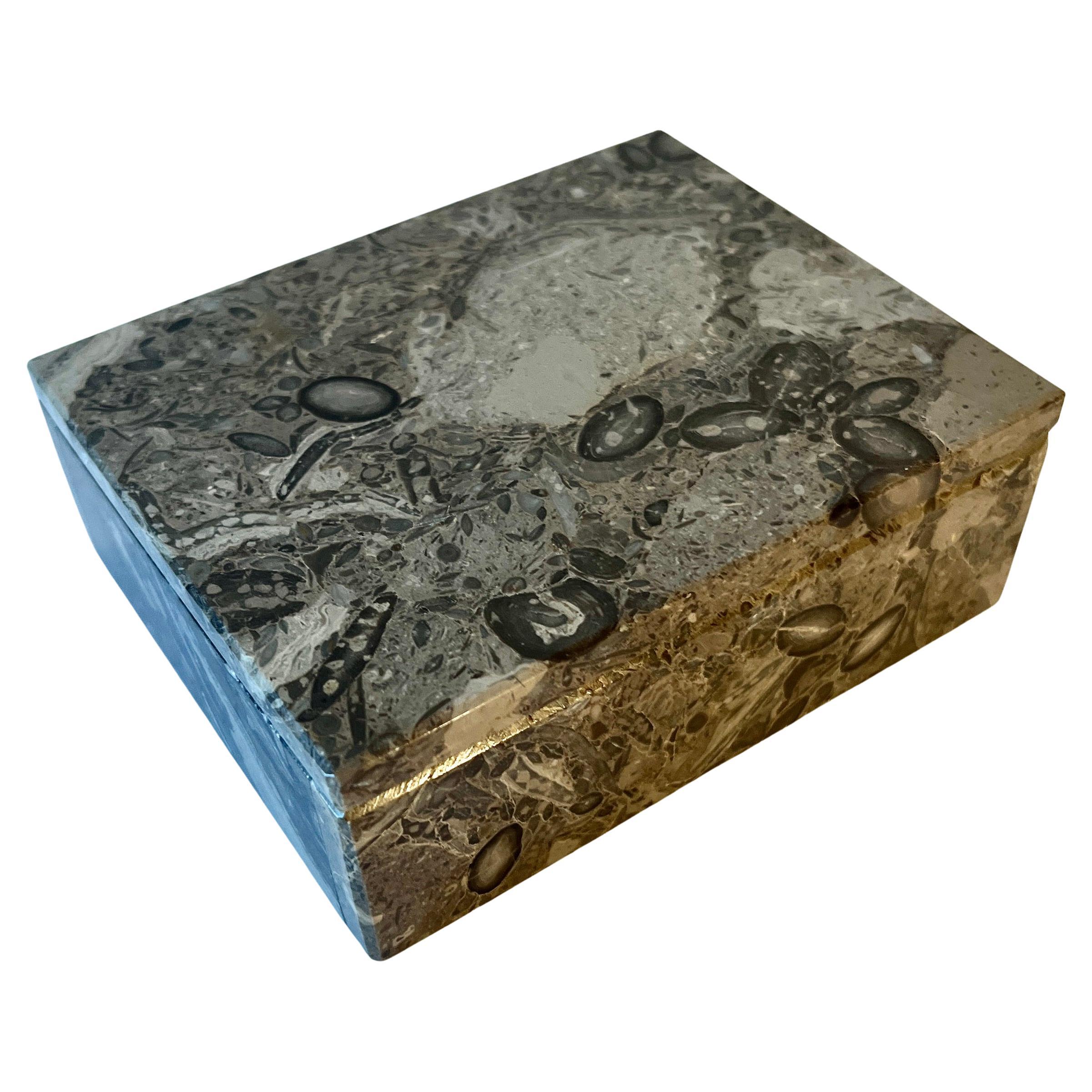 Caja rectangular de alabastro con tapa