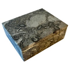 Caja rectangular de alabastro con tapa