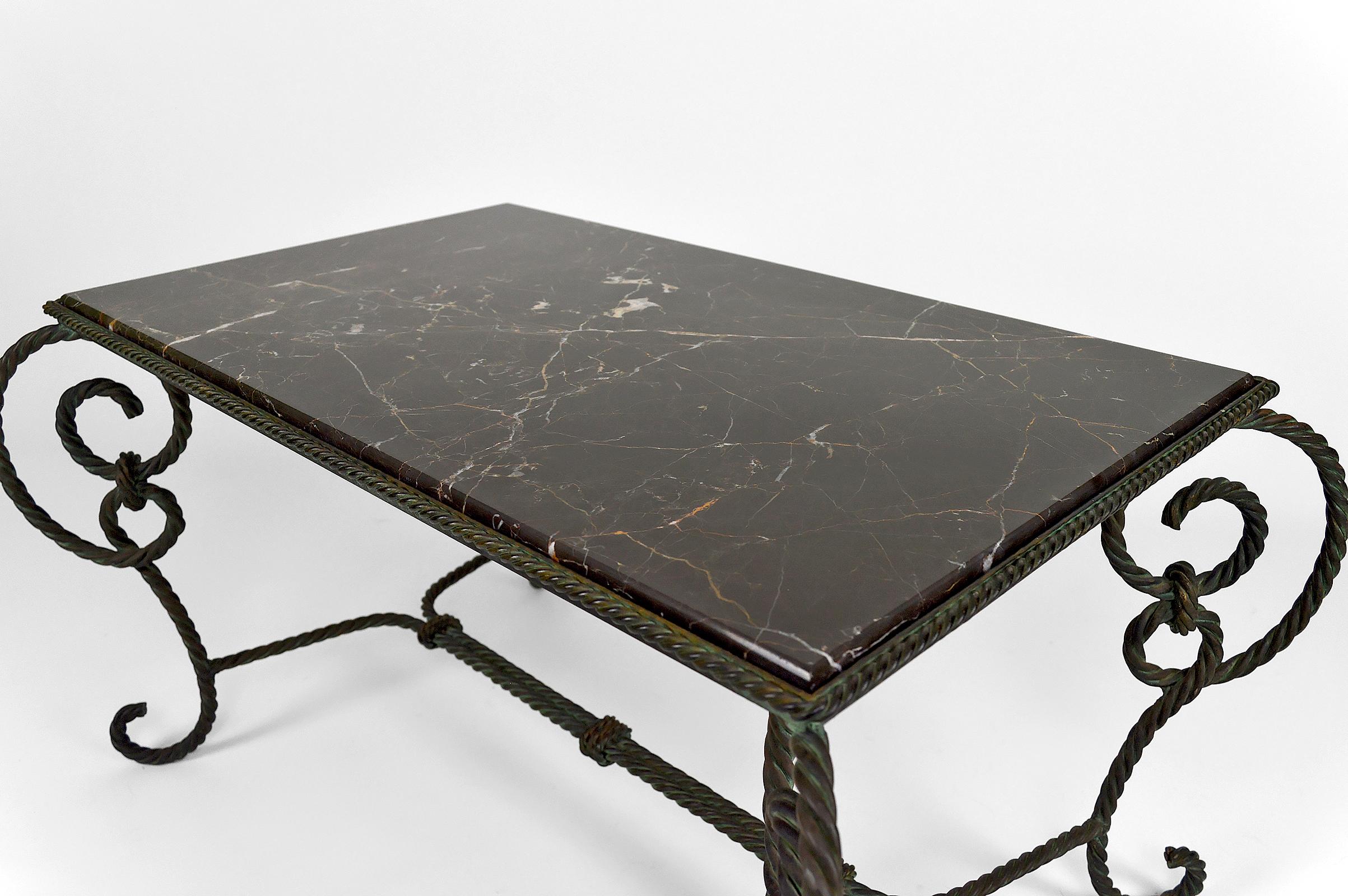 Table basse rectangulaire Art déco en fer forgé et marbre noir, France, 1940 en vente 4