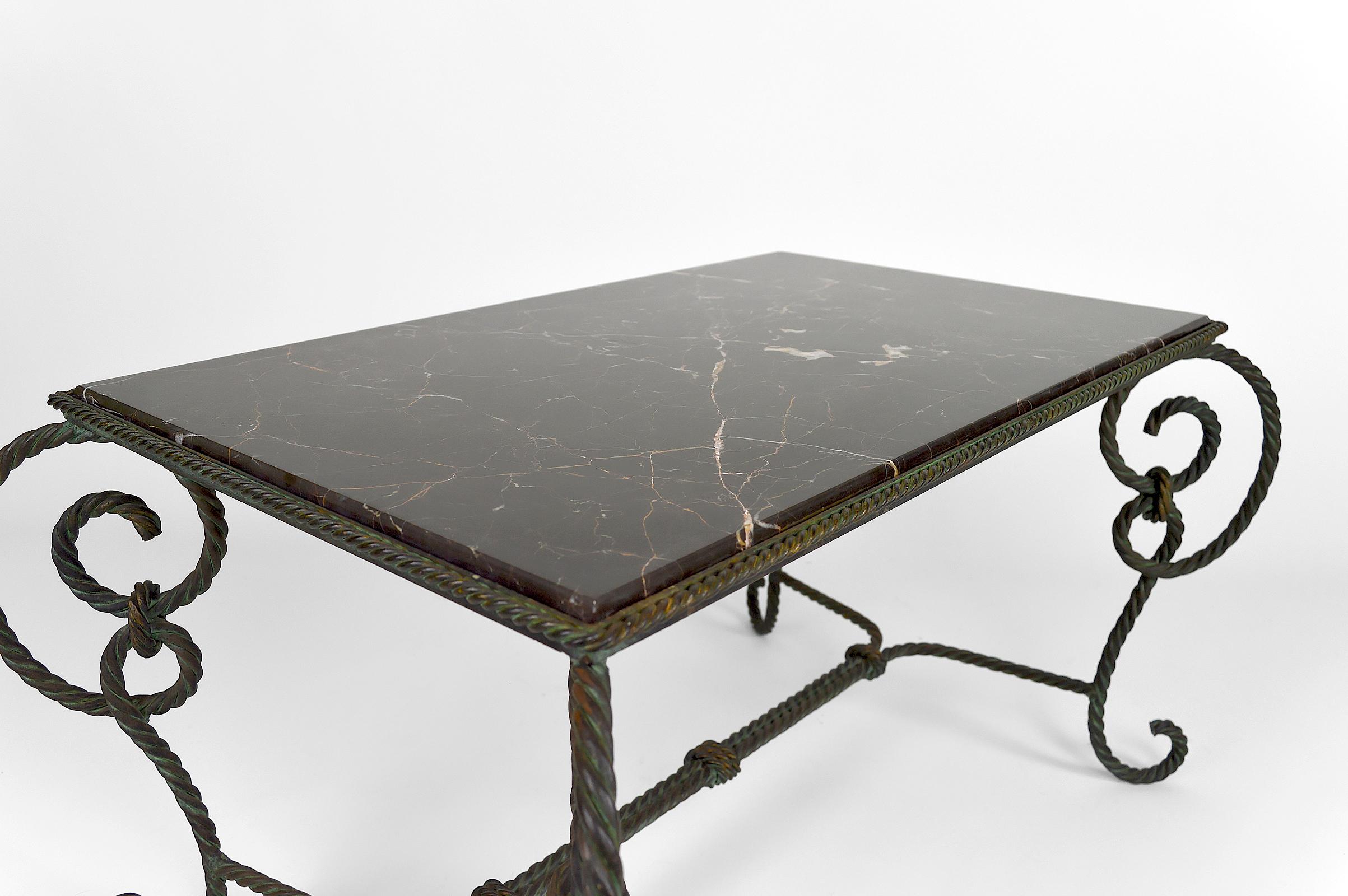 Table basse rectangulaire Art déco en fer forgé et marbre noir, France, 1940 en vente 5