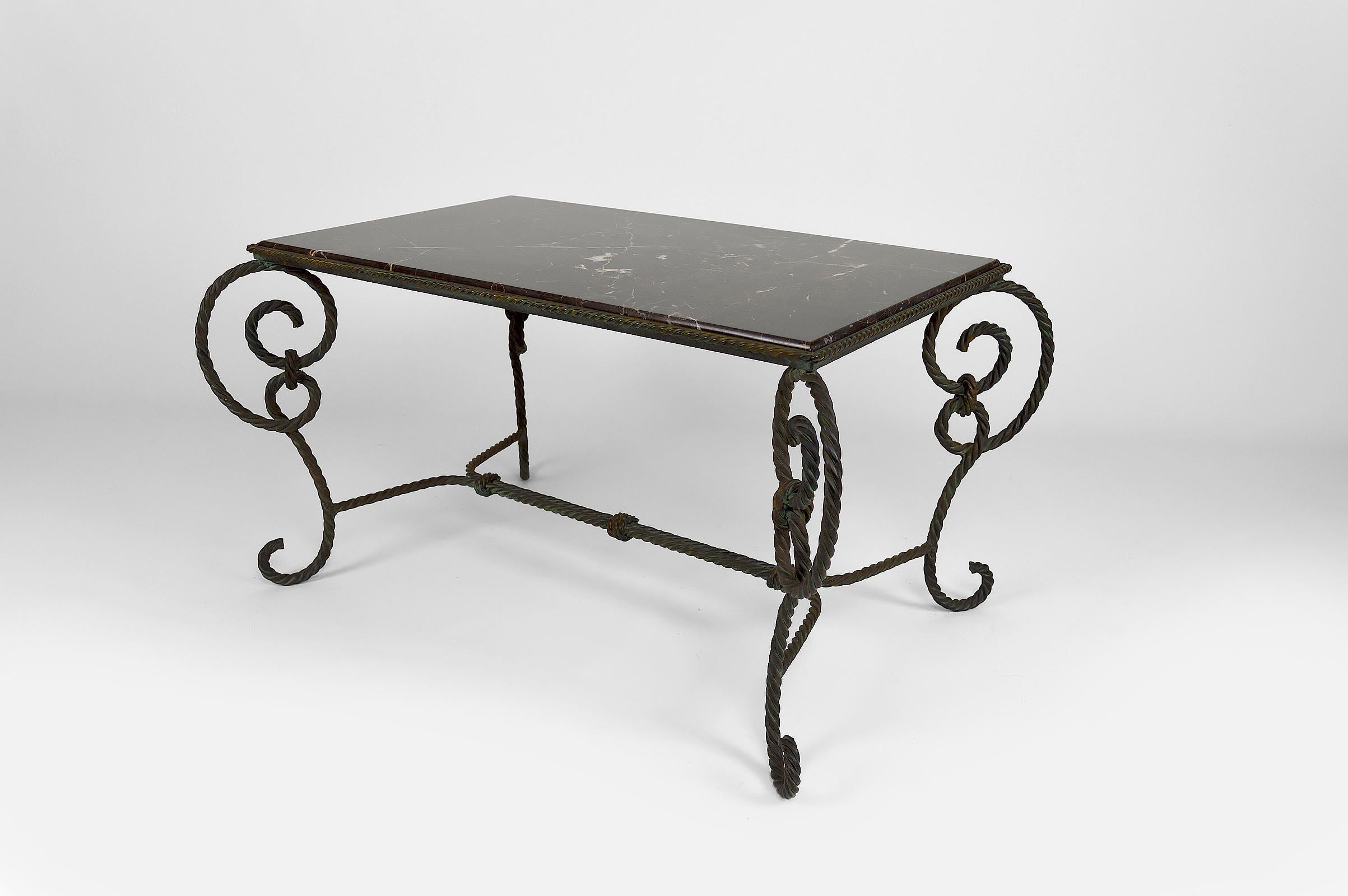 Fer forgé Table basse rectangulaire Art déco en fer forgé et marbre noir, France, 1940 en vente