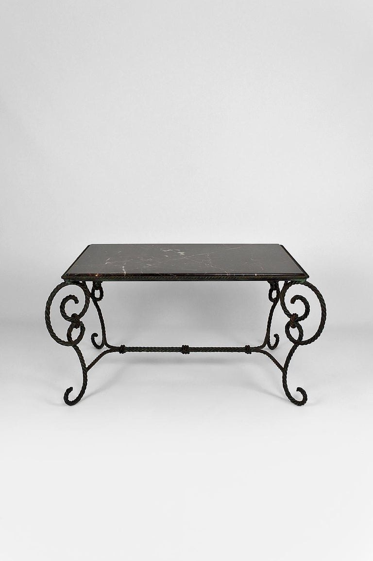 Elegant rectangular coffee table composed of a black marble top and a twisted multi-strand wrought iron base imitating ropes.
Beautiful antique bronze / verdigris patina.

Art Deco, France, circa 1940-1950.

In very good