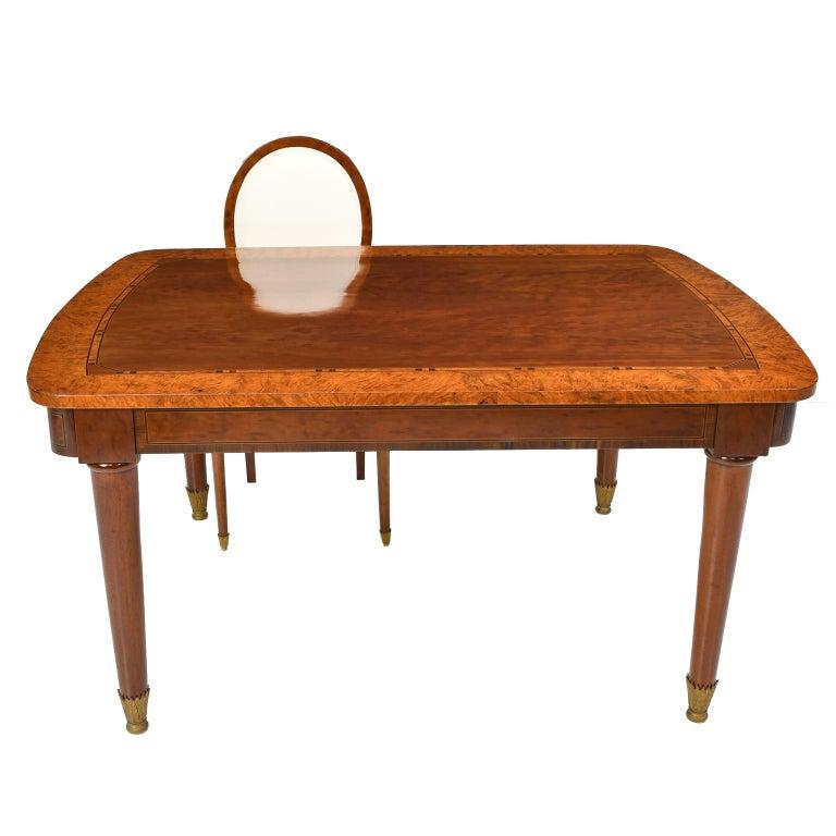 Table de salle à manger Art Déco belge ancienne en acajou prune et bois de racine avec incrustations en vente 1