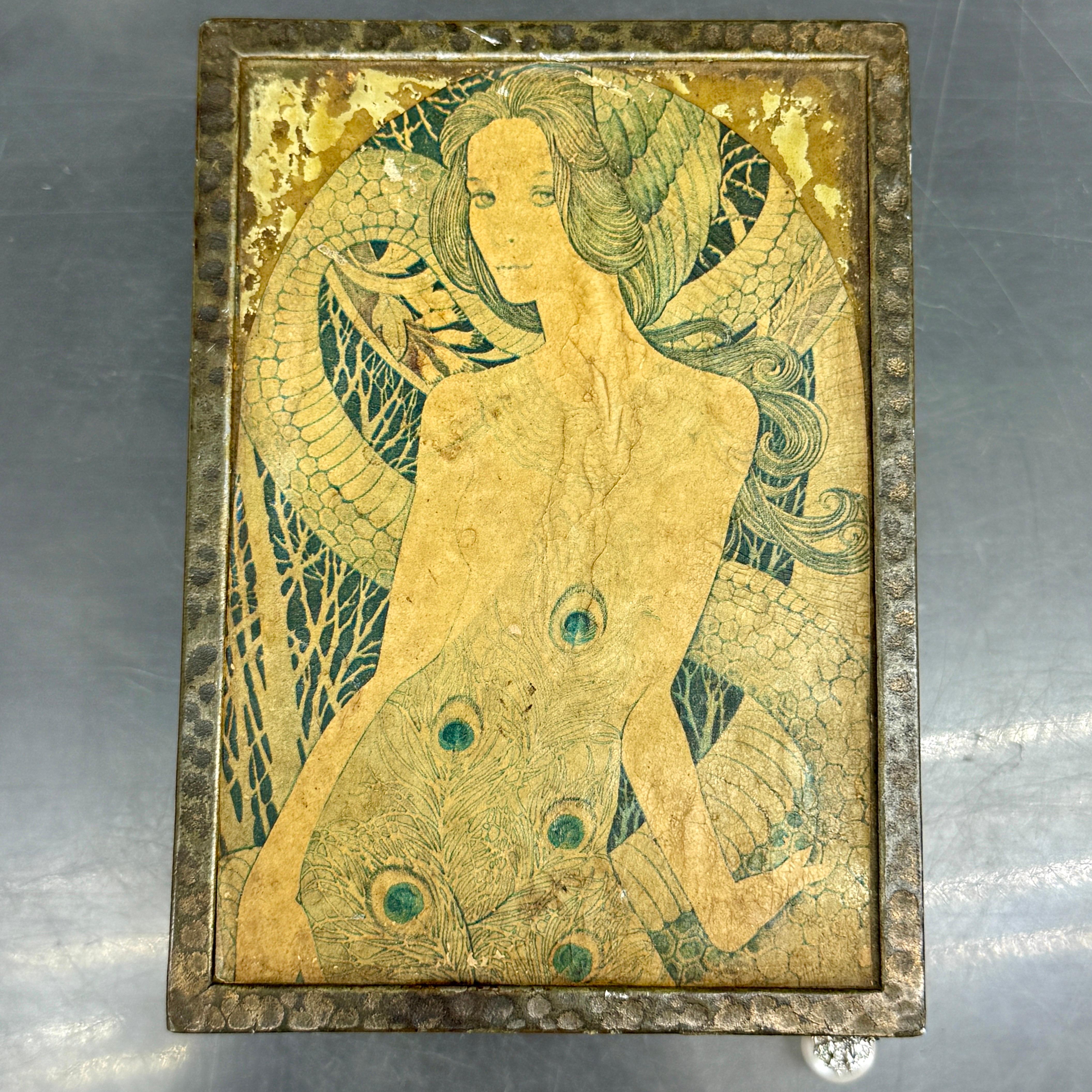 Fait main Boîte à bijoux rectangulaire Art Nouveau en bronze Wood Wood en vente