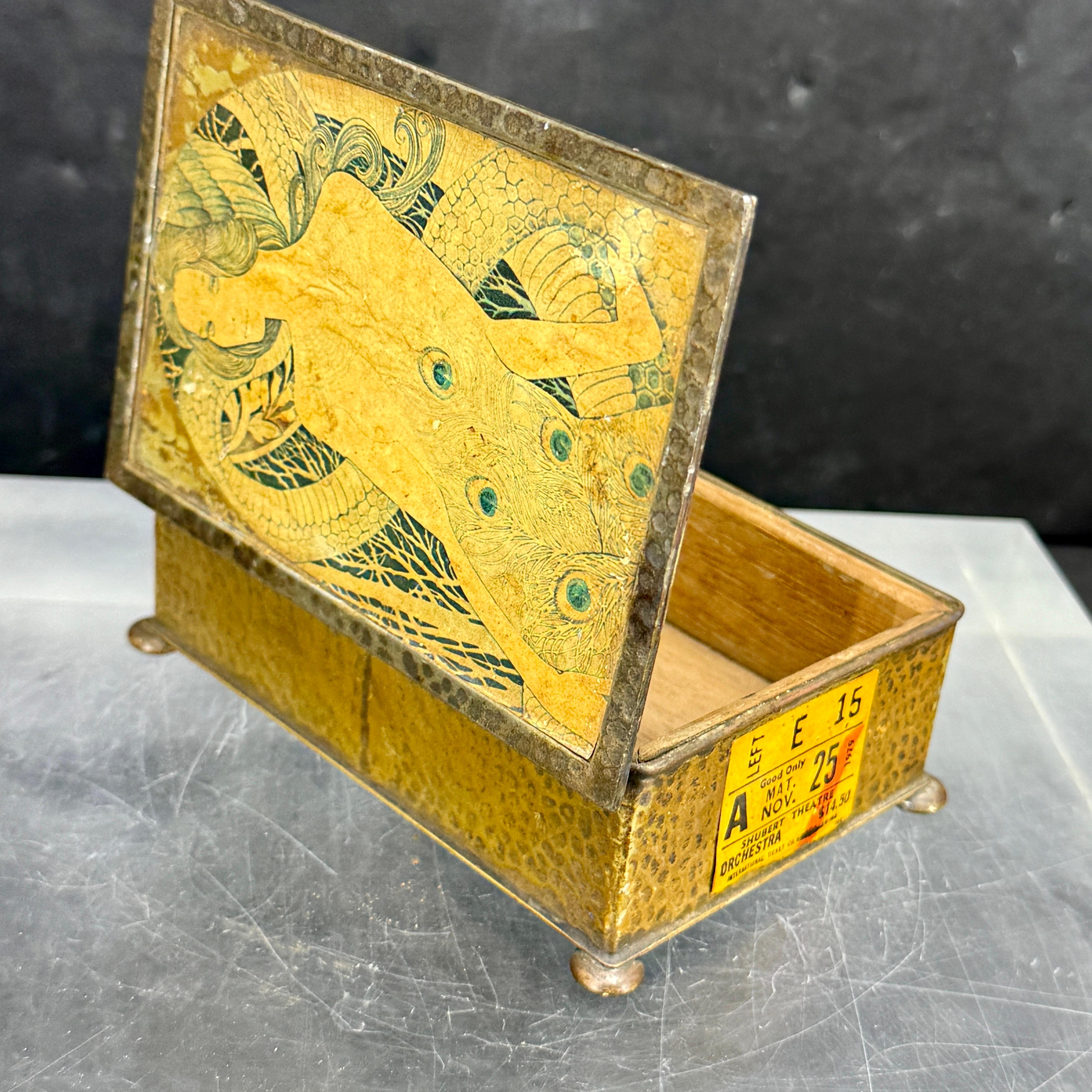 Métal Boîte à bijoux rectangulaire Art Nouveau en bronze Wood Wood en vente