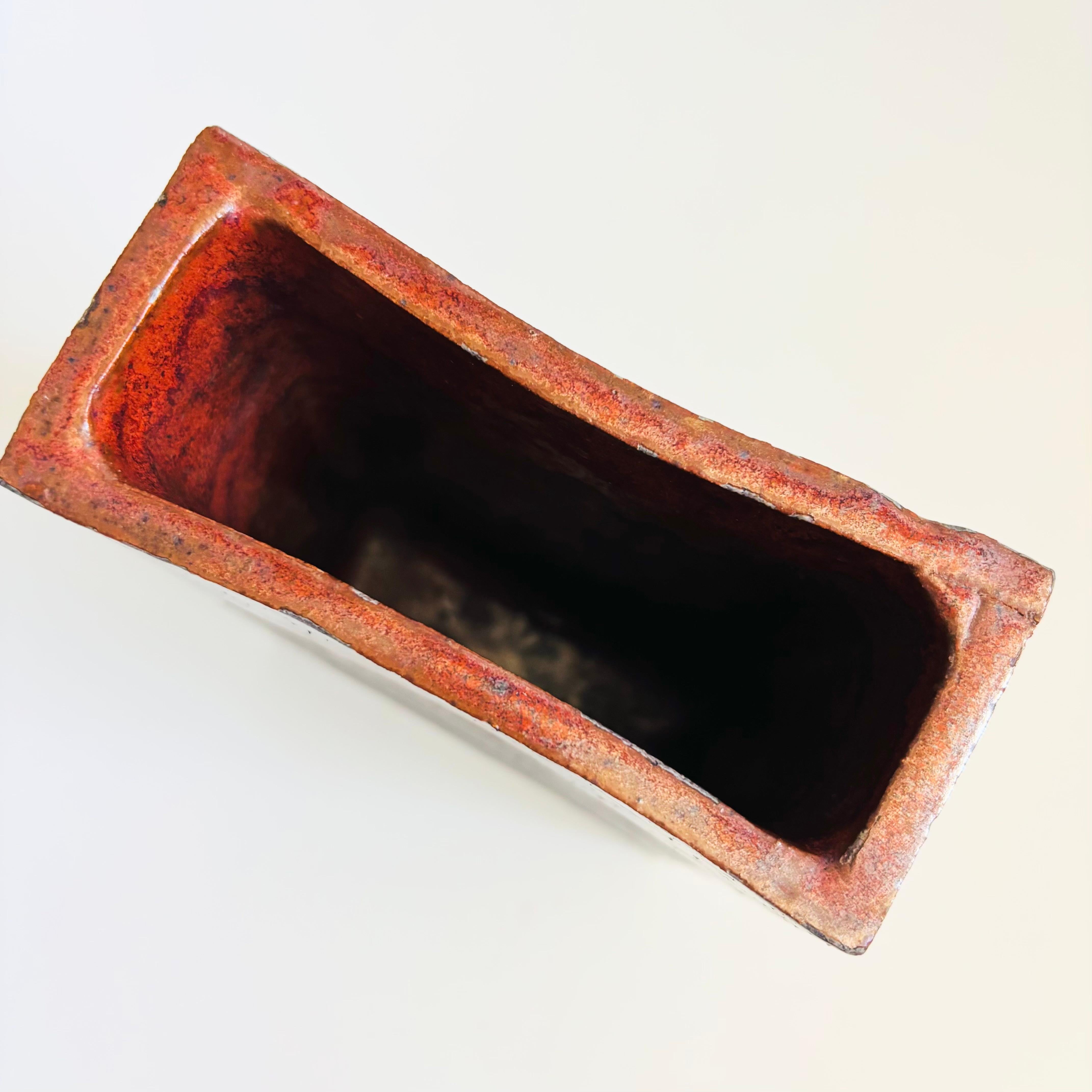 Jarrón rectangular de cerámica artística de David Schoop finales del siglo XX en venta