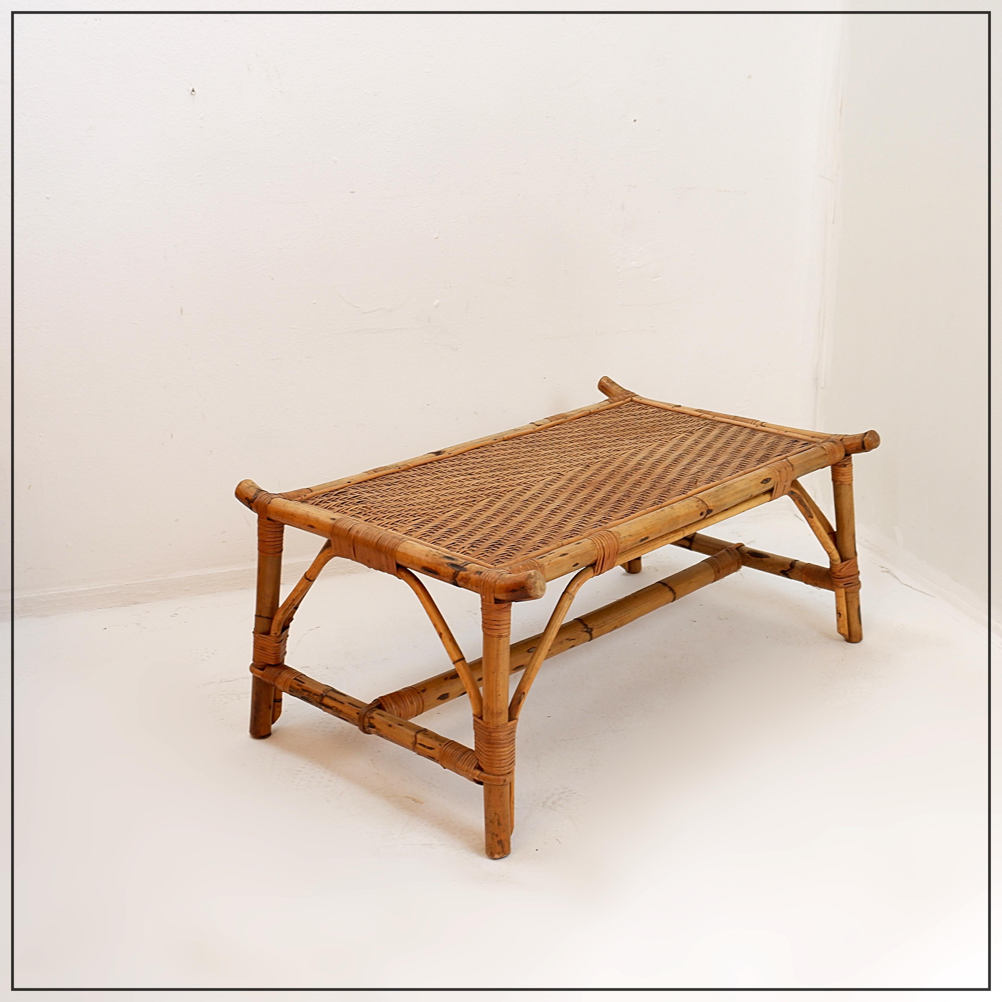Table basse rectangulaire en bambou et rotin - années 1960 en vente 4