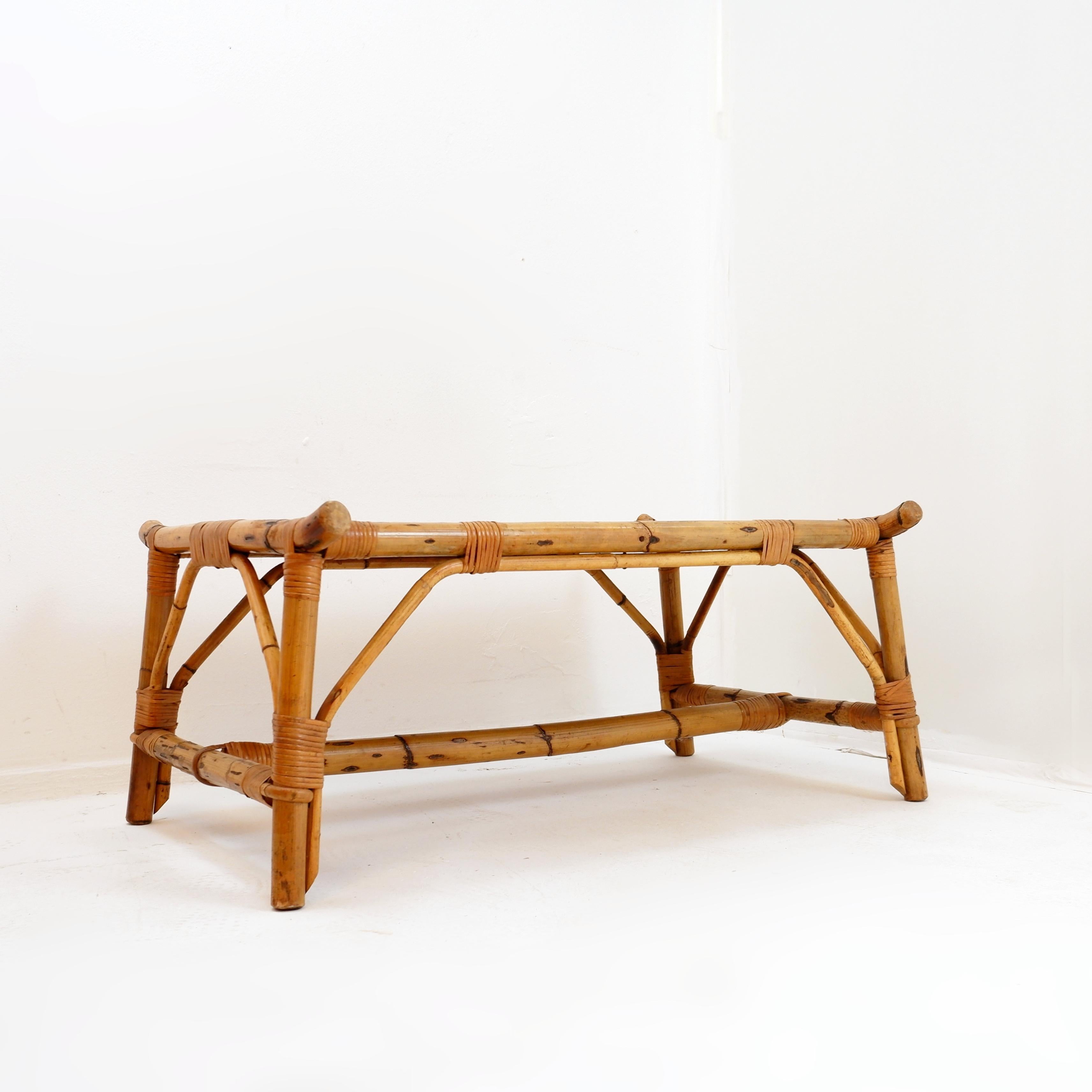Table basse rectangulaire en bambou et rotin - années 1960 Bon état - En vente à Linkebeek, BE