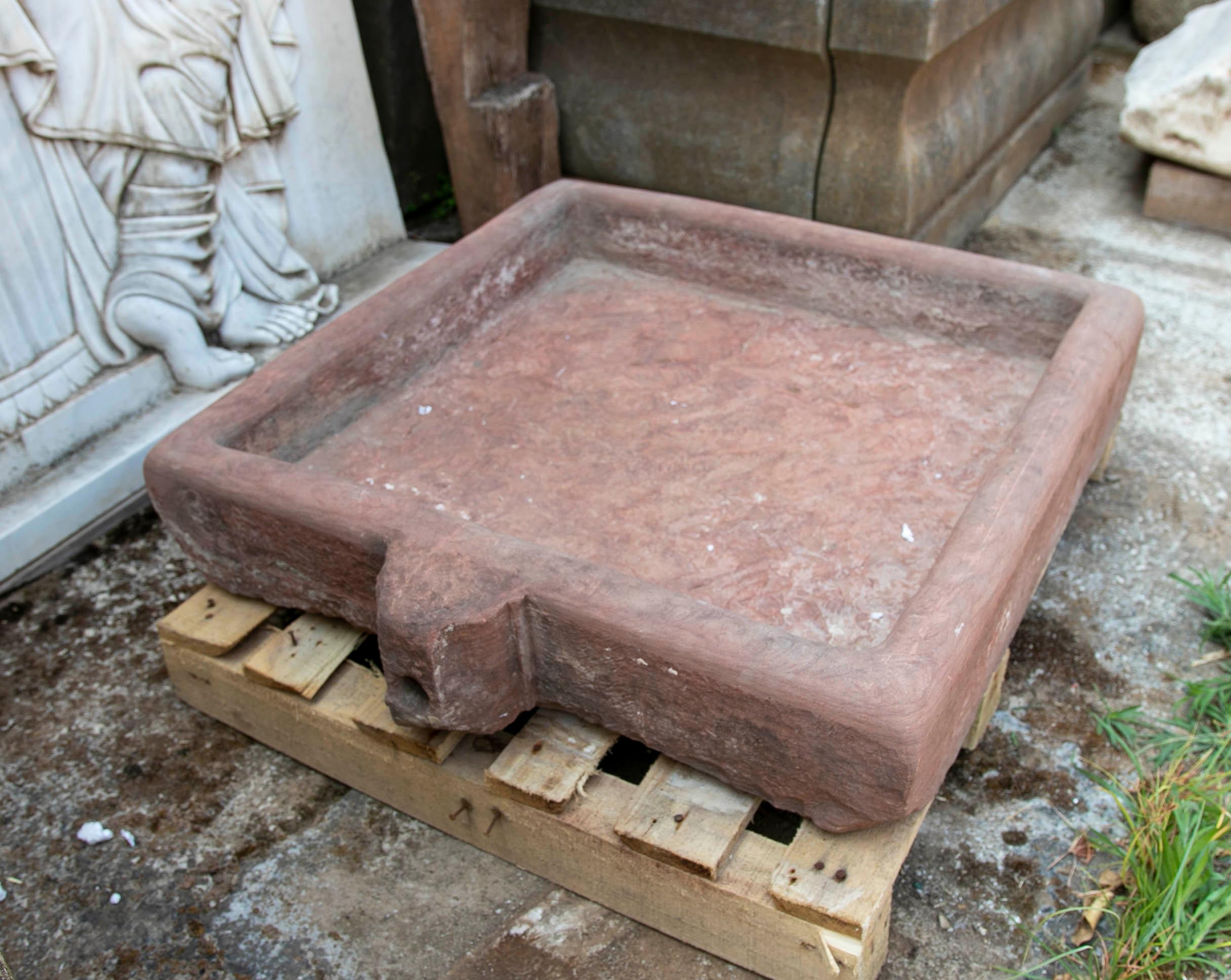 Rectangular Basin with Hand-Carved Red Stone Spout In Good Condition For Sale In Marbella, ES