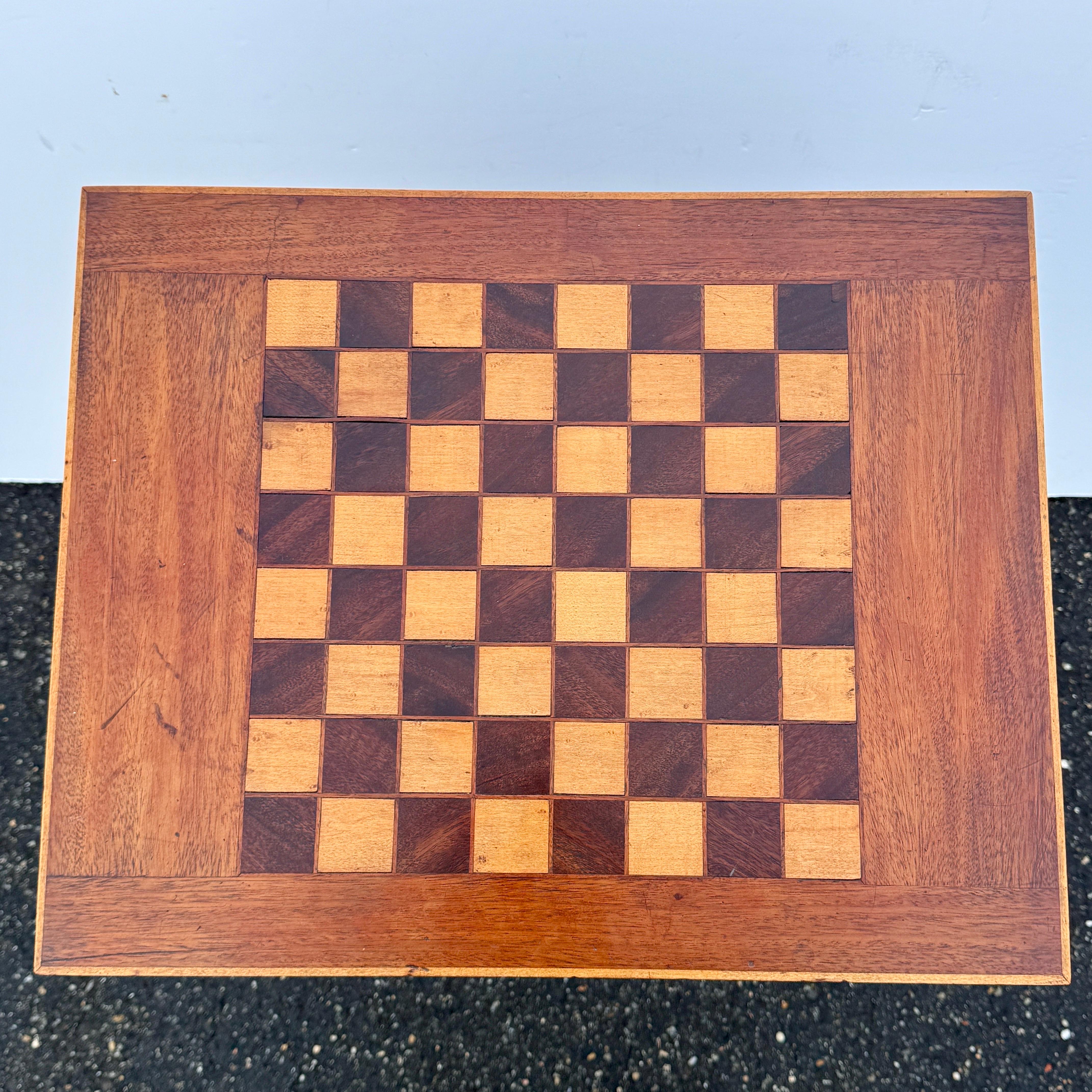 Table d'appoint rectangulaire Biedermeyer Game Chess avec tiroir en vente 6