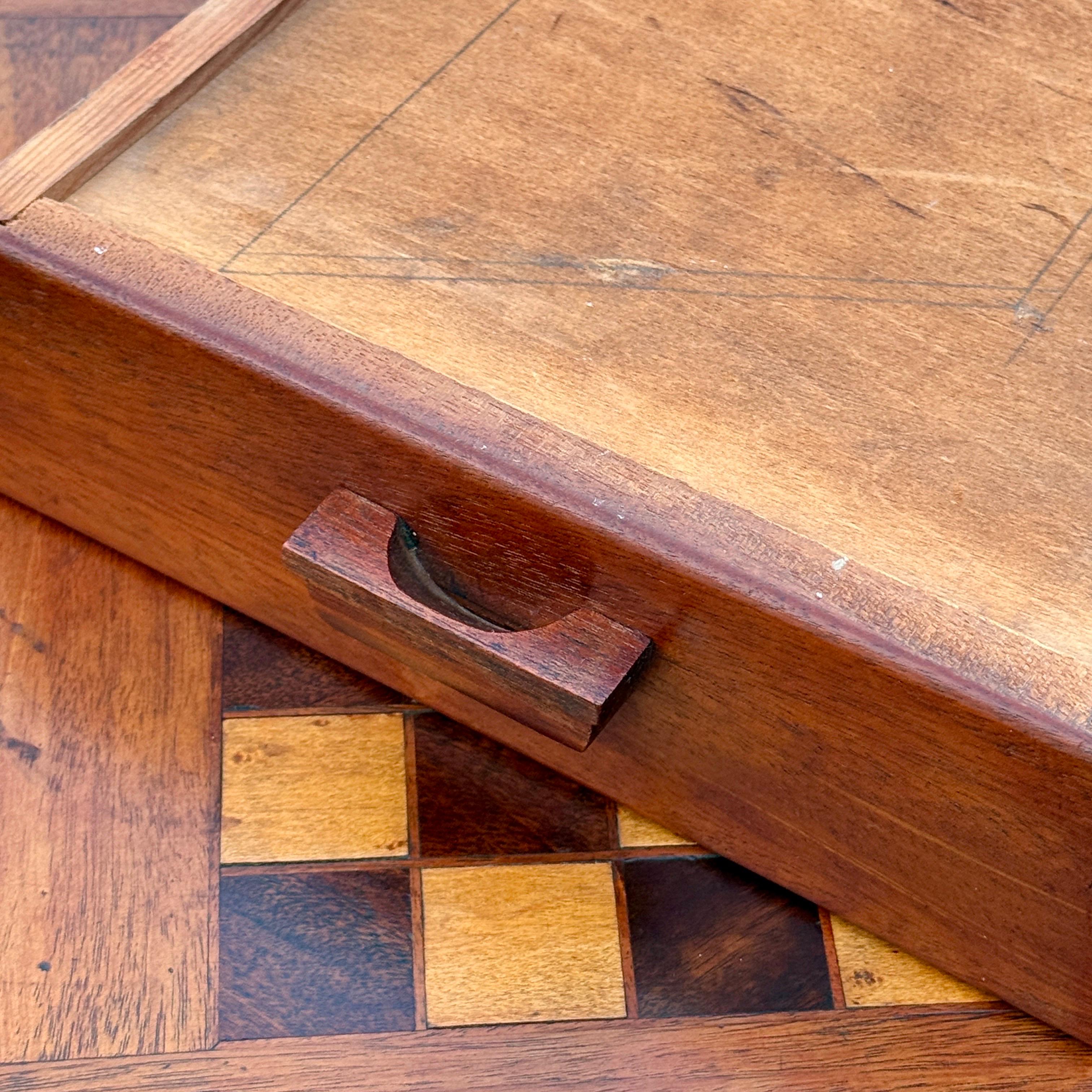 Table d'appoint rectangulaire Biedermeyer Game Chess avec tiroir en vente 9