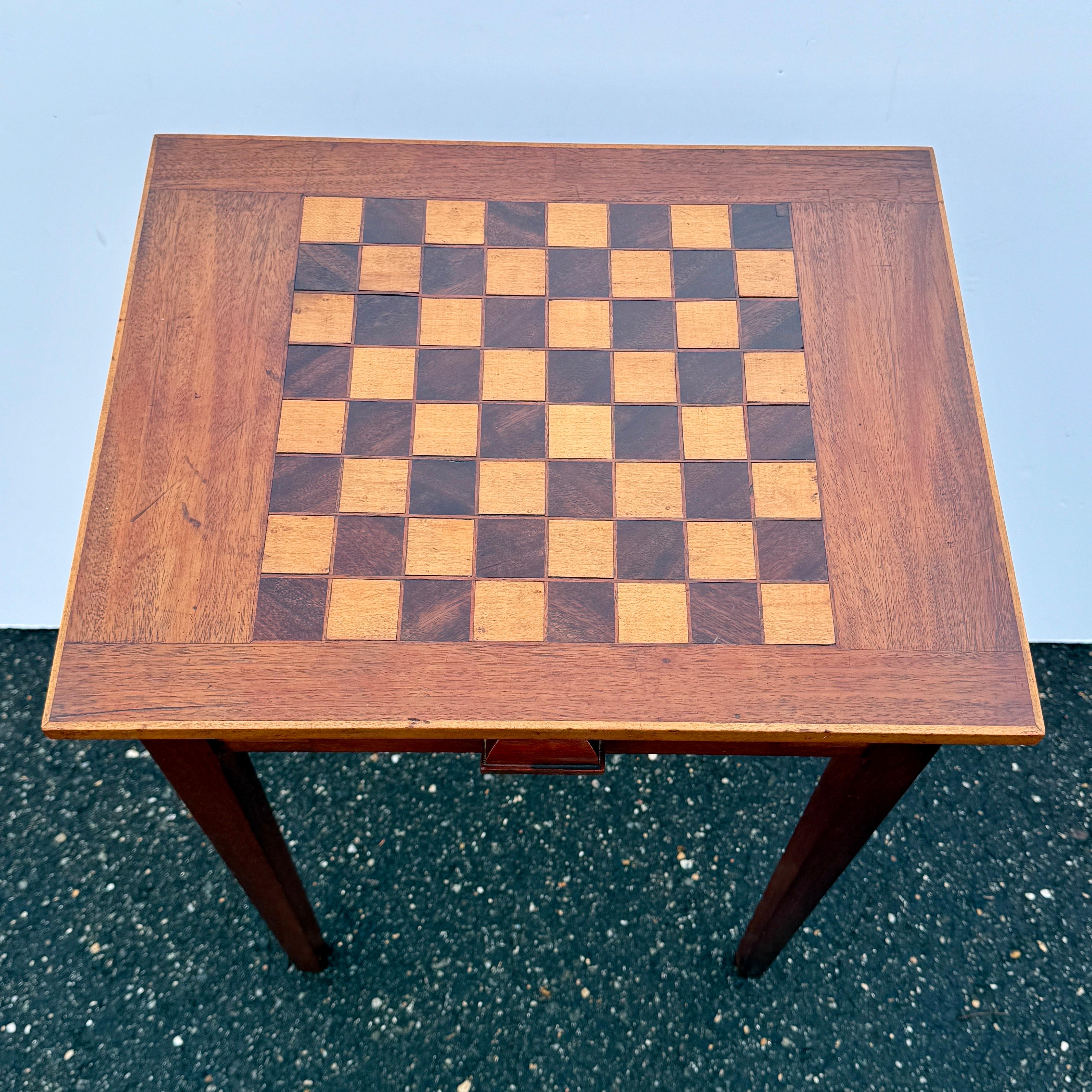 Table d'appoint rectangulaire Biedermeyer Game Chess avec tiroir Bon état - En vente à Haddonfield, NJ
