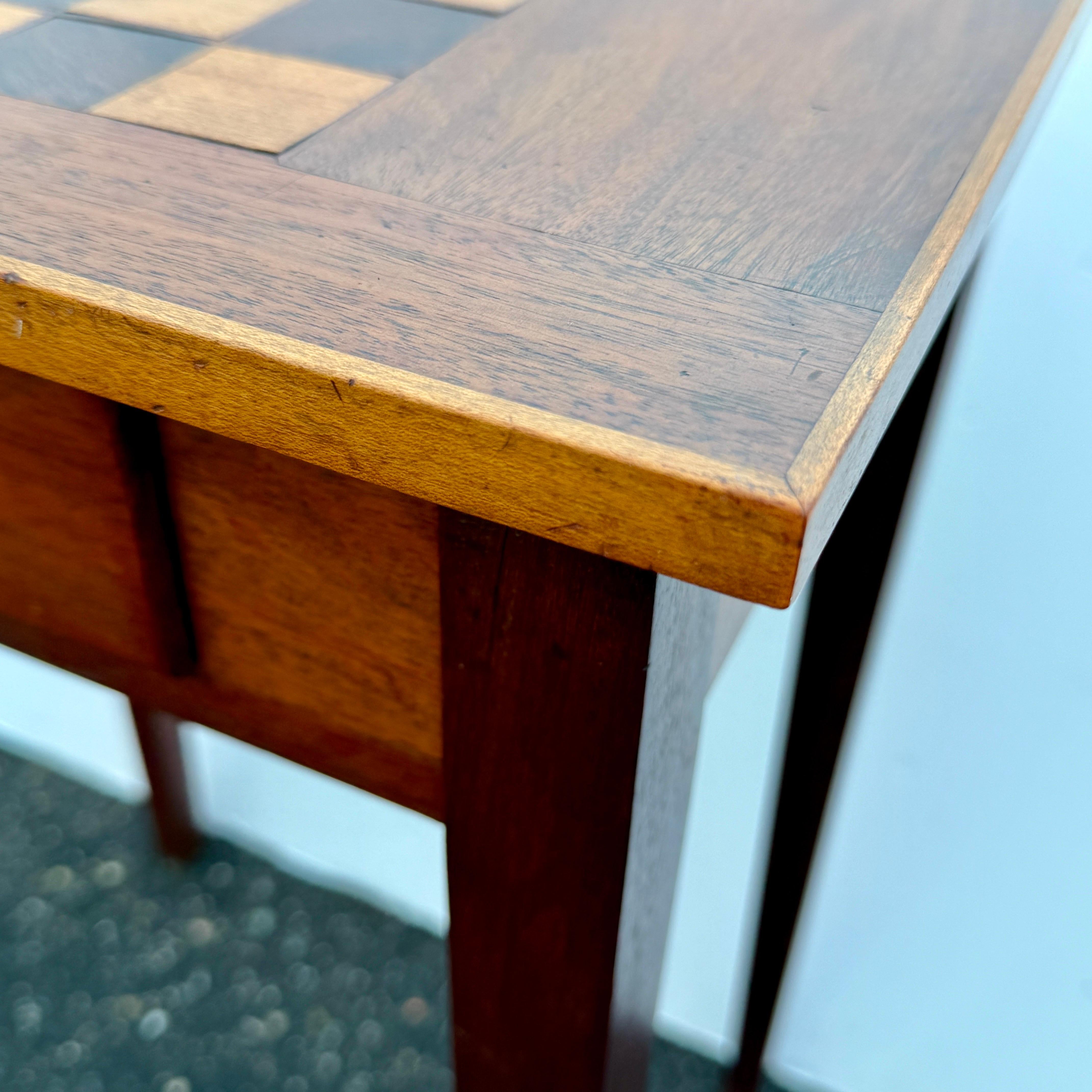 Table d'appoint rectangulaire Biedermeyer Game Chess avec tiroir en vente 1