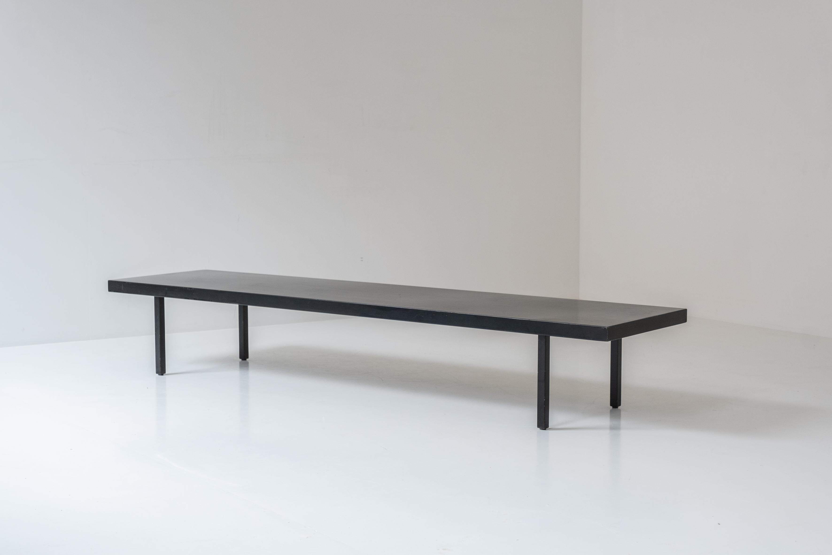 Rectangular black lacquered coffee table dating from the 1950s. For Sale 4
