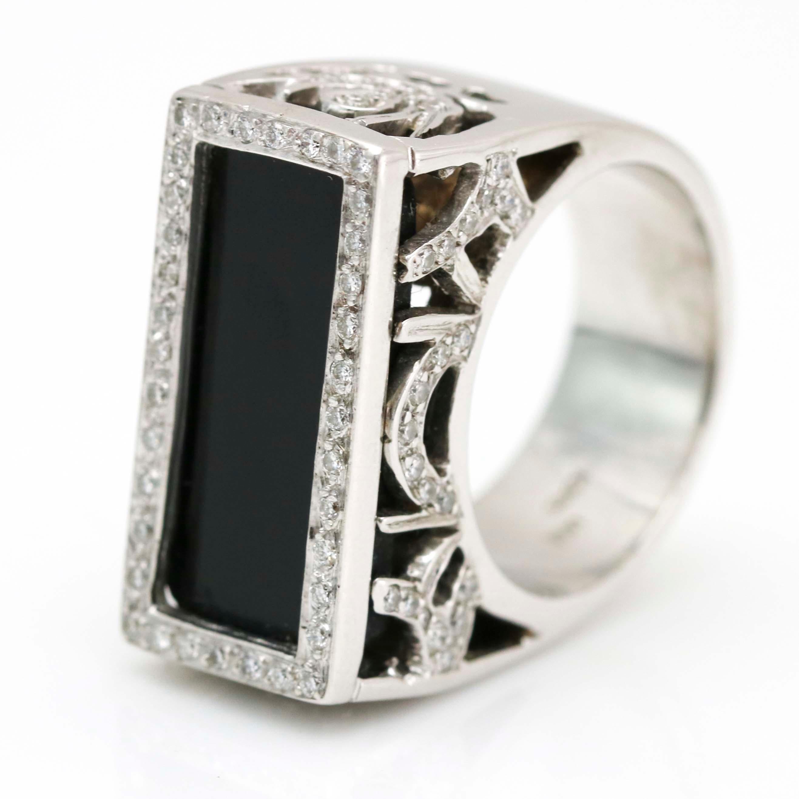 Women's or Men's Rectangular Black Onyx 18 Karat White Gold Ring with Diamonds For Sale
