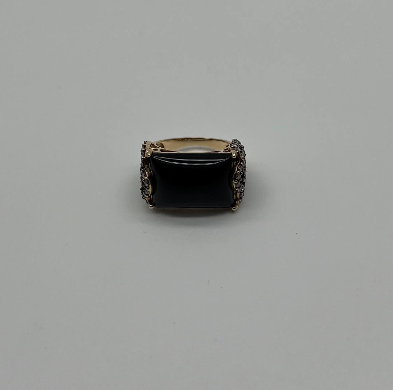 A fusion of elegance and bold design.

This striking signet ring features a sleek black onyx centerpiece, gracefully curved to catch the light. Surrounding the onyx is a delicate floral motif, encrusted with shimmering diamonds that add a touch of