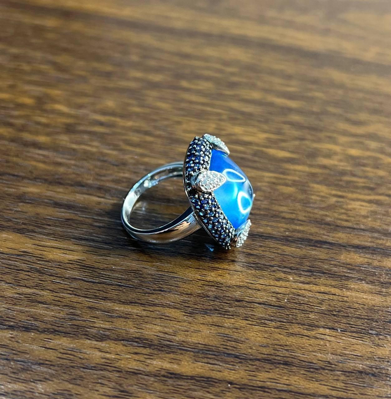 Rectangular Blue Topaz Sugarloaf Cabochon Diamond Blue Sapphire White Gold Ring In New Condition For Sale In Oakton, VA
