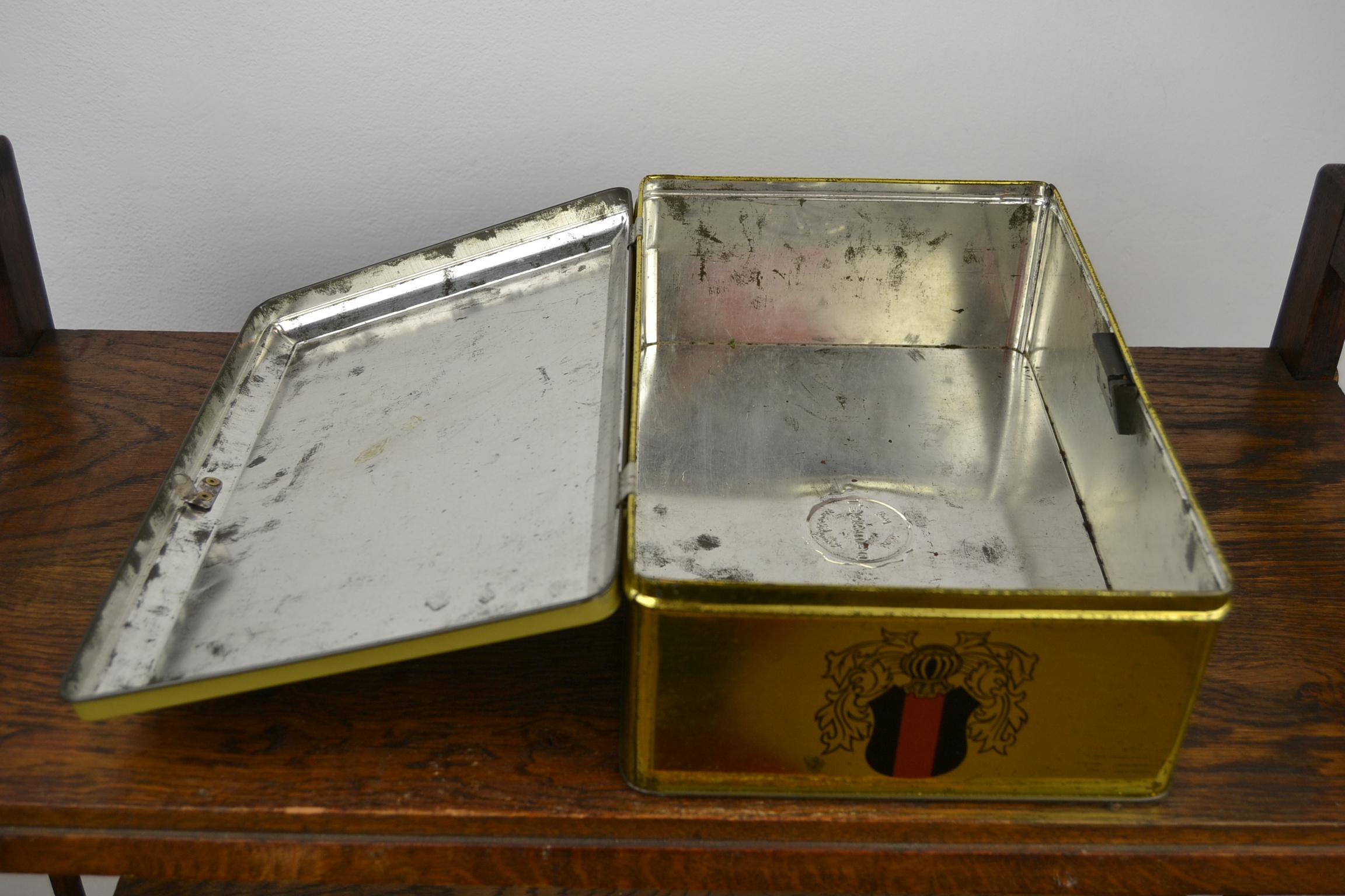 Bordeaux Storage Tin with Knight Helmet, Knightstick, Rifle, 1950s For Sale 8