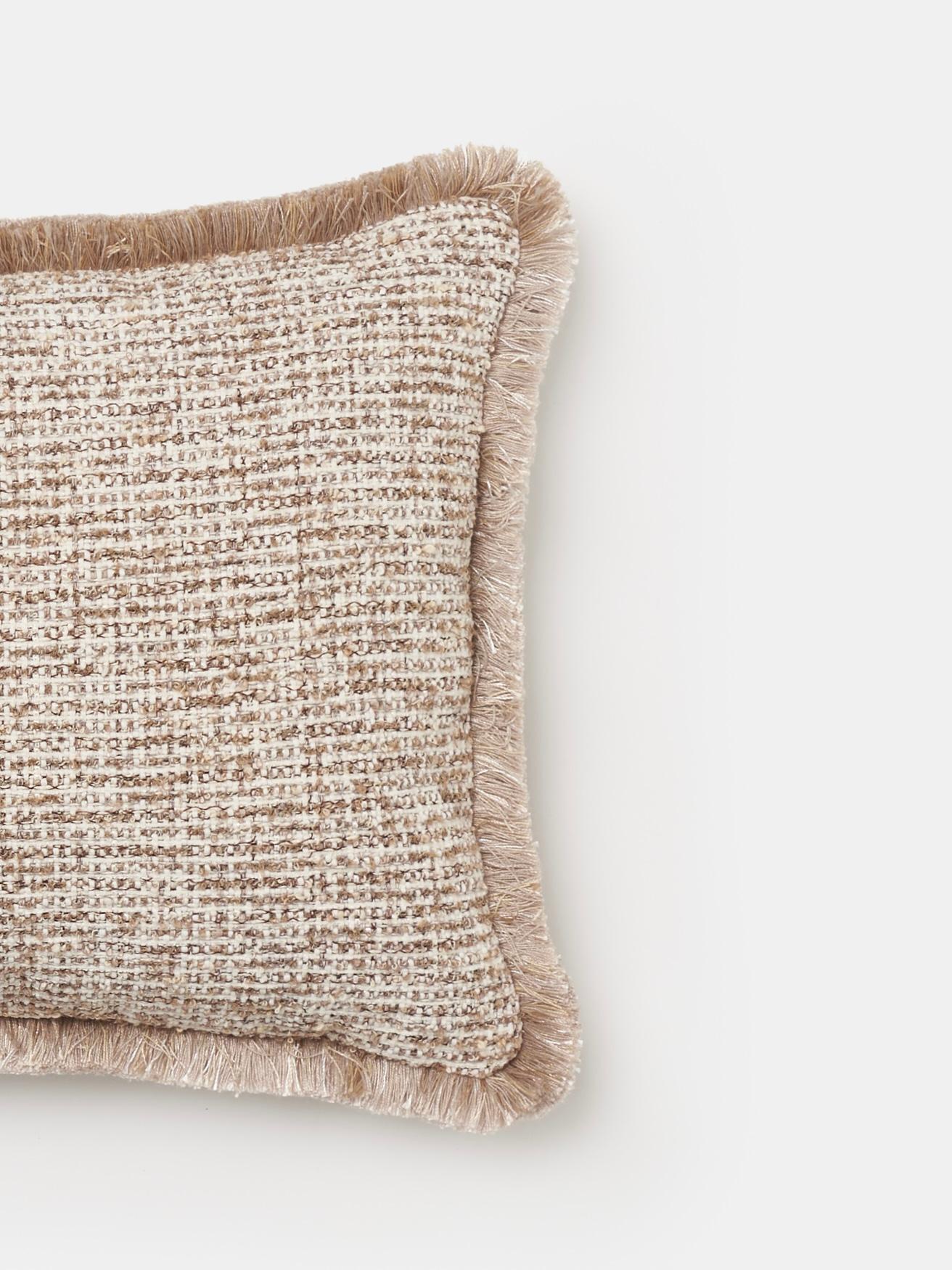 Italiano Cuscino BOUCLÉ rettangolare con frange in vendita