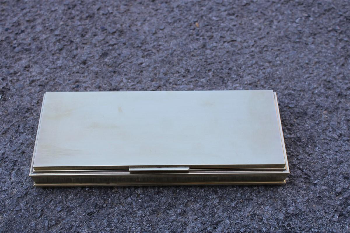 Boîte rectangulaire étui à cigarettes en laiton doré, Italie, années 1970.